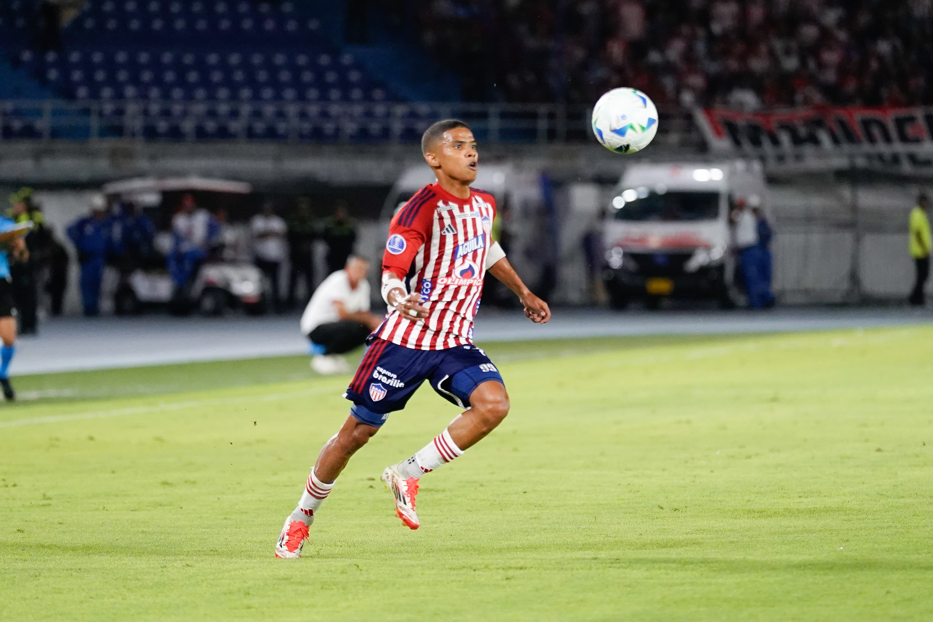 Aspecto del partido entre Junior y  América. 