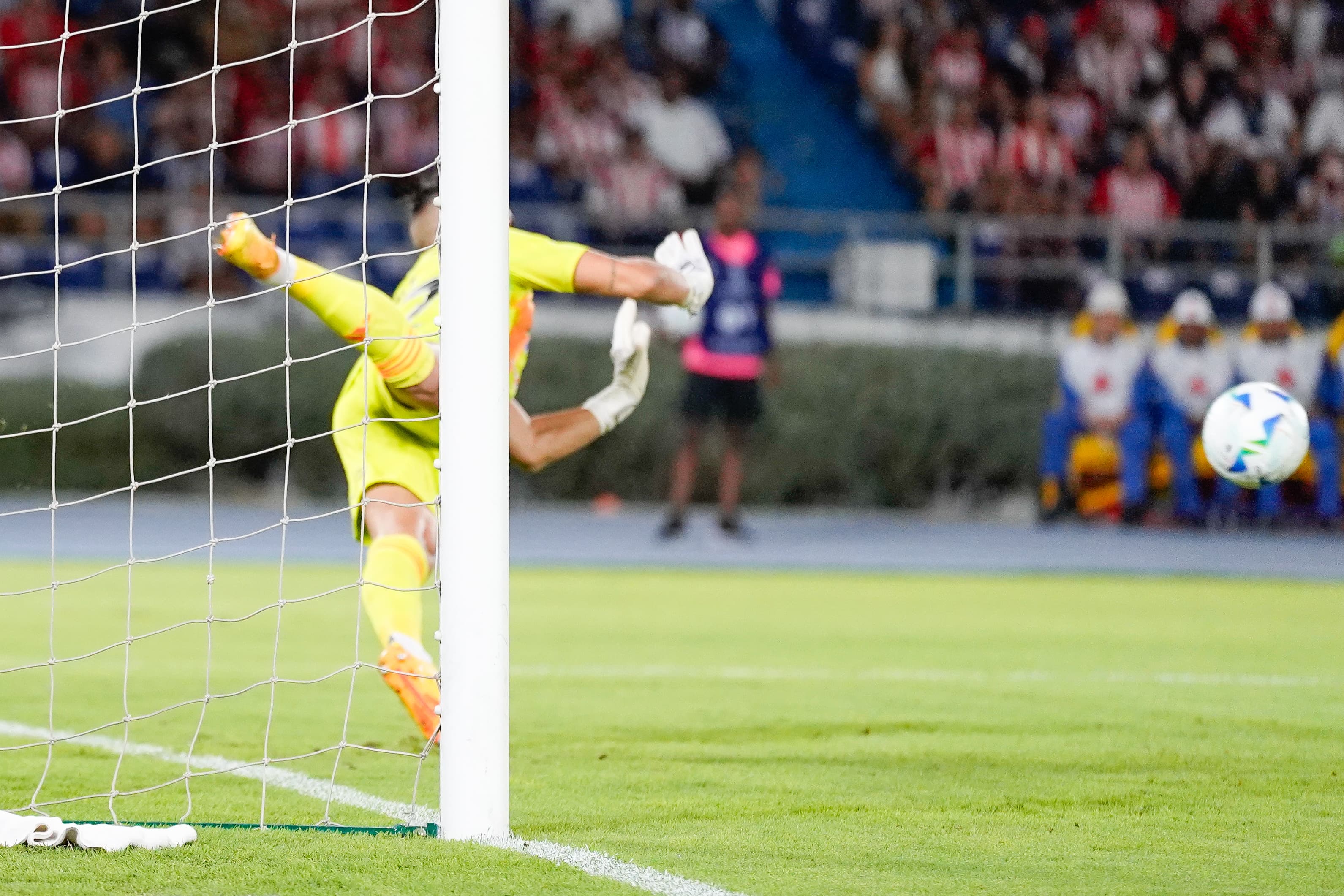 Aspecto del partido entre Junior y  América. 
