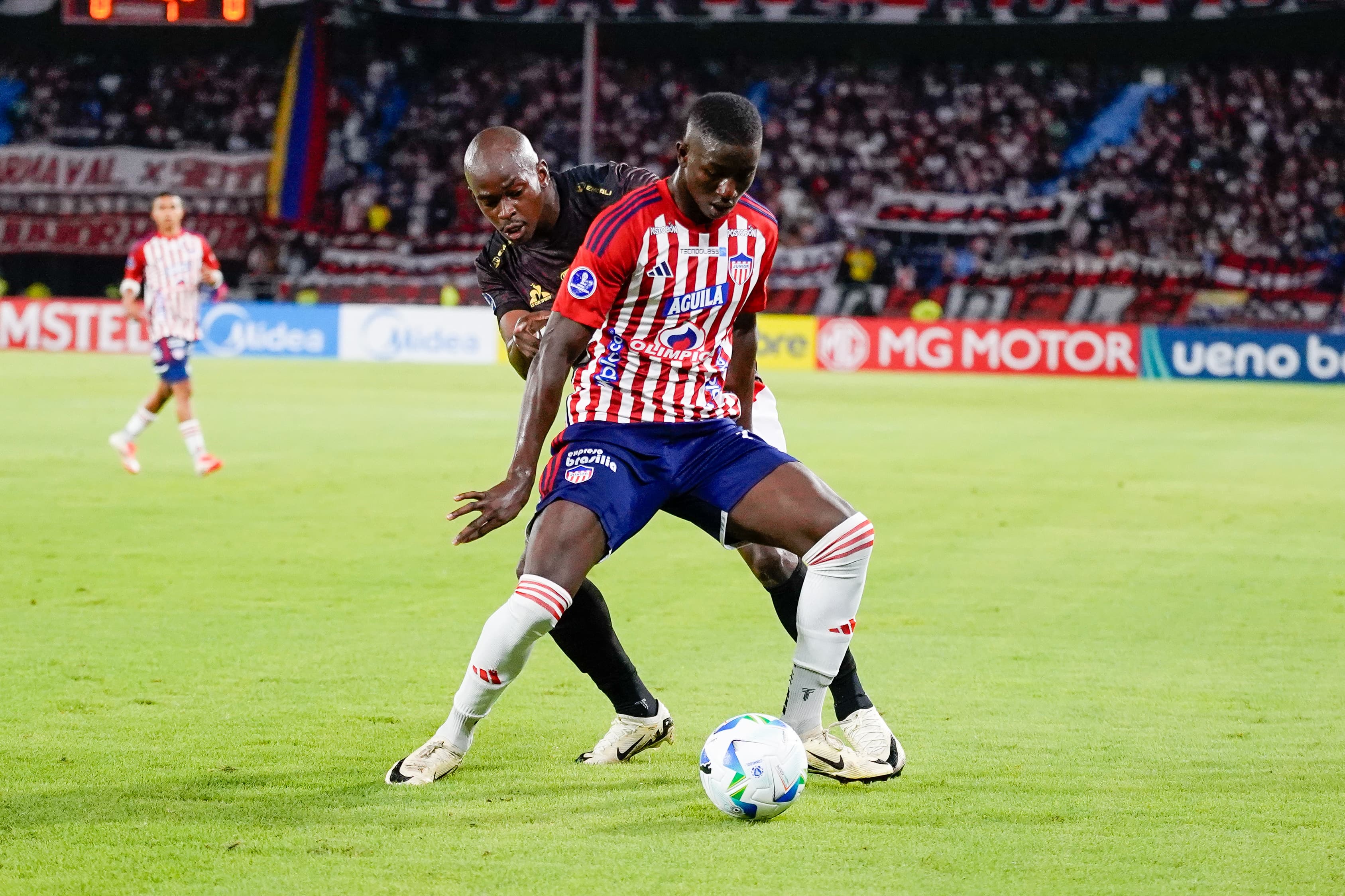 Aspecto del partido entre Junior y  América. 