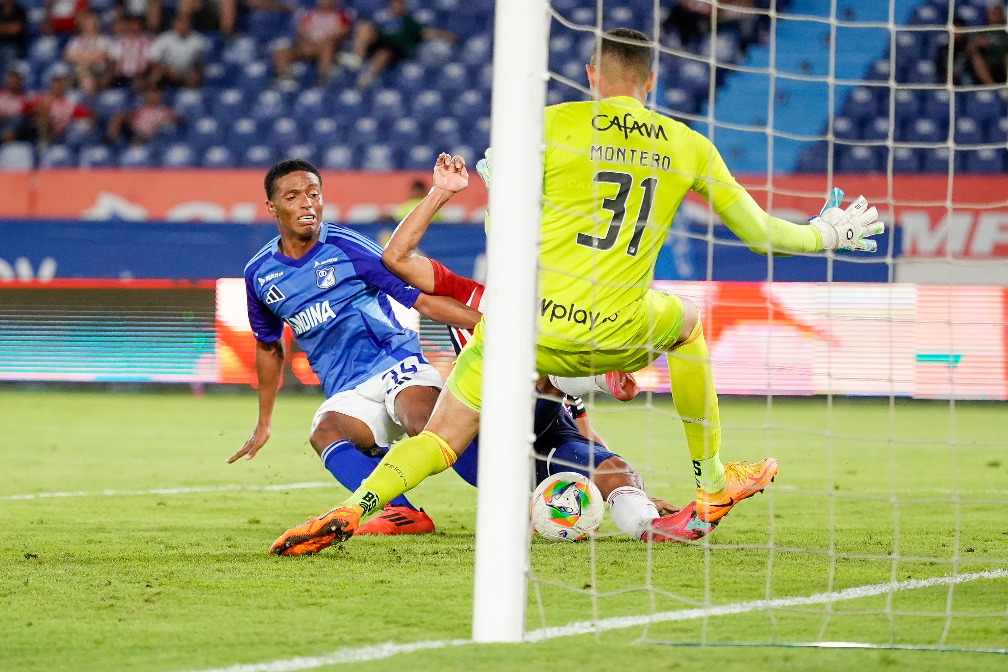 Jugada de ataque de Carlos Bacca.