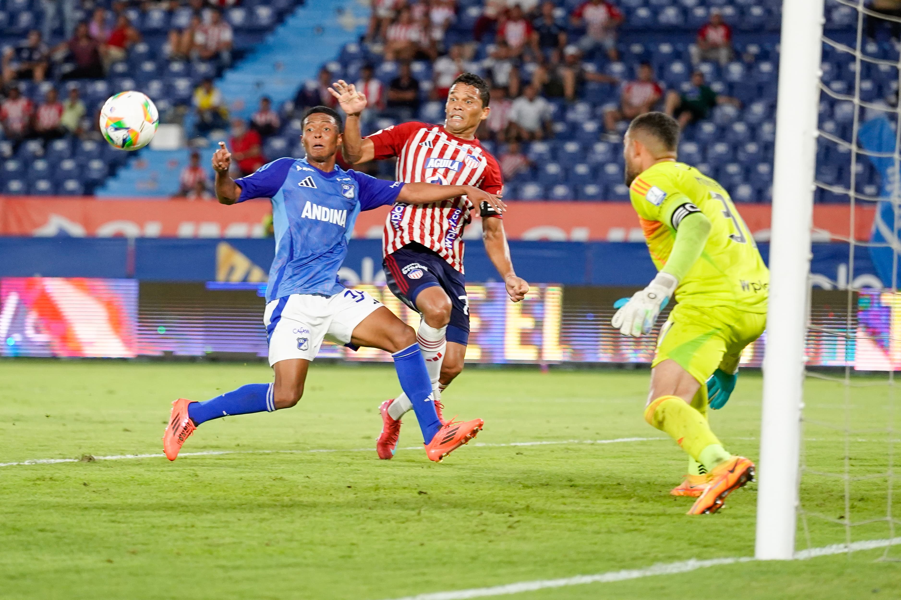 Jugada de ataque de Carlos Bacca.