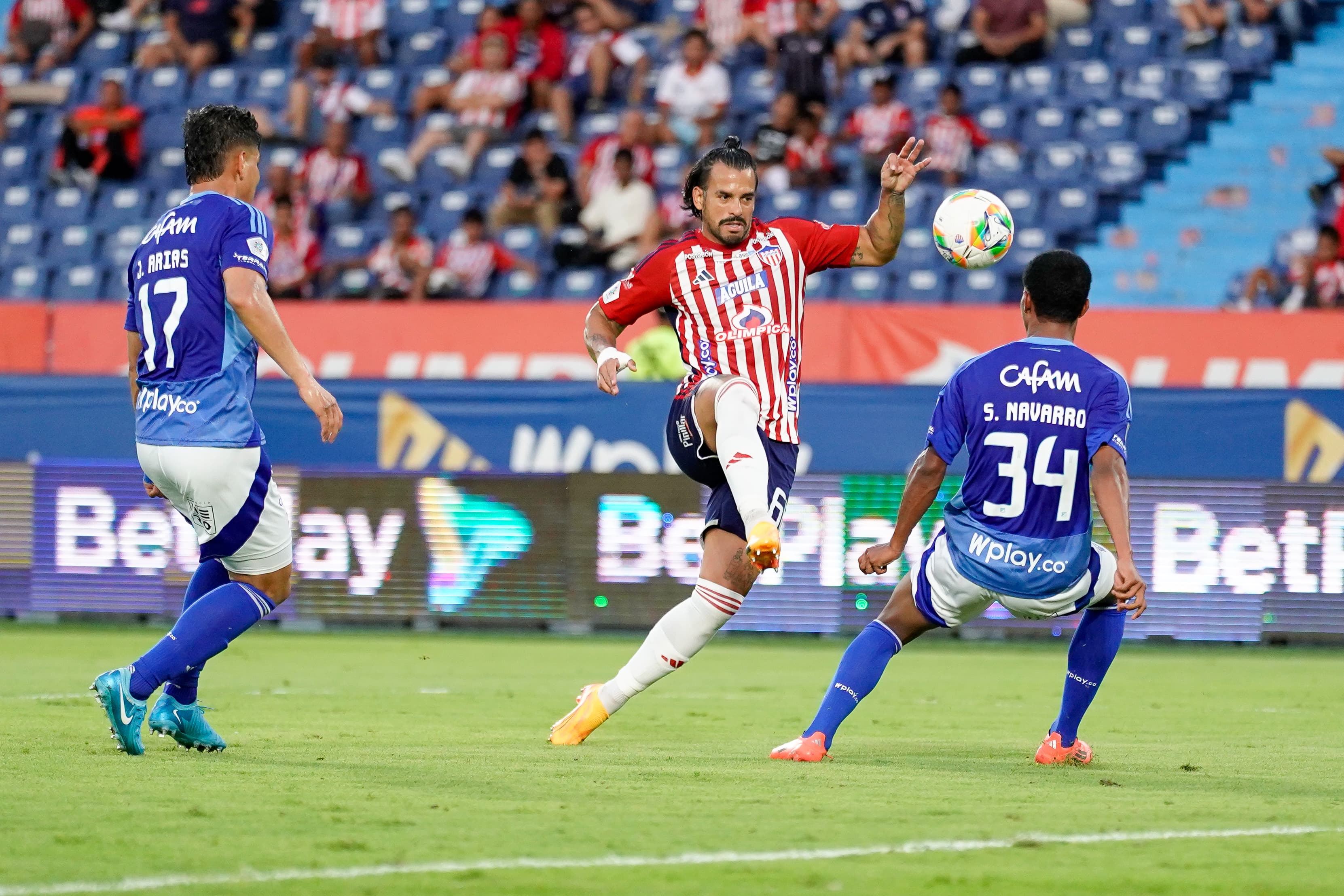 Jugada de ataque de Javier Báez. 