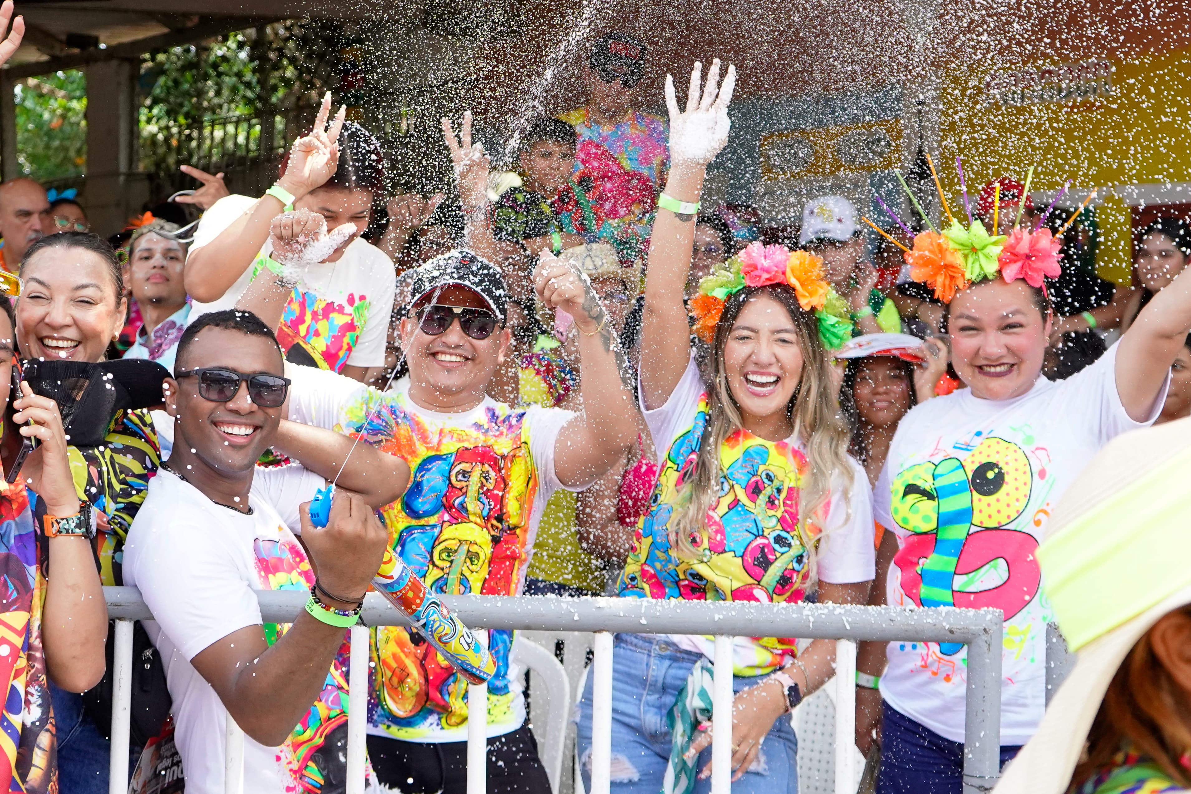 Público en la Batalla de Flores.