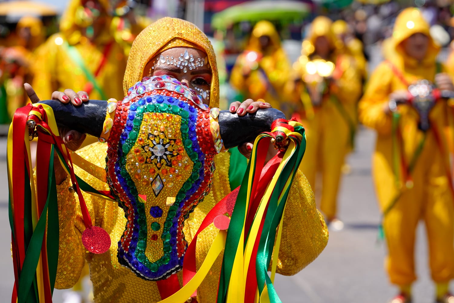 Comparsa Torito en Carnaval contagiaron al público con su puesta en escena. 