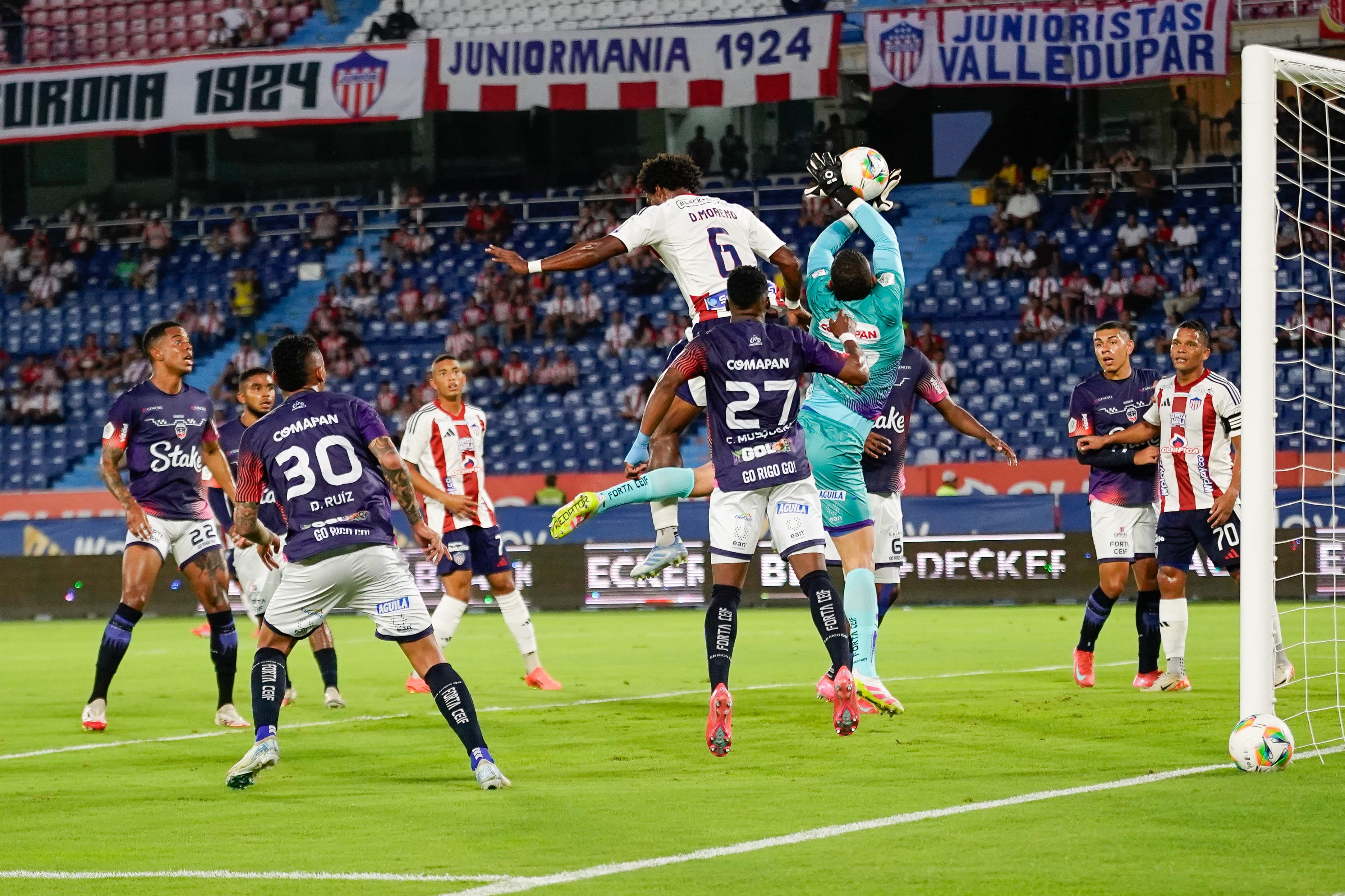 Aspecto del partido entre Junior y Fortaleza. 