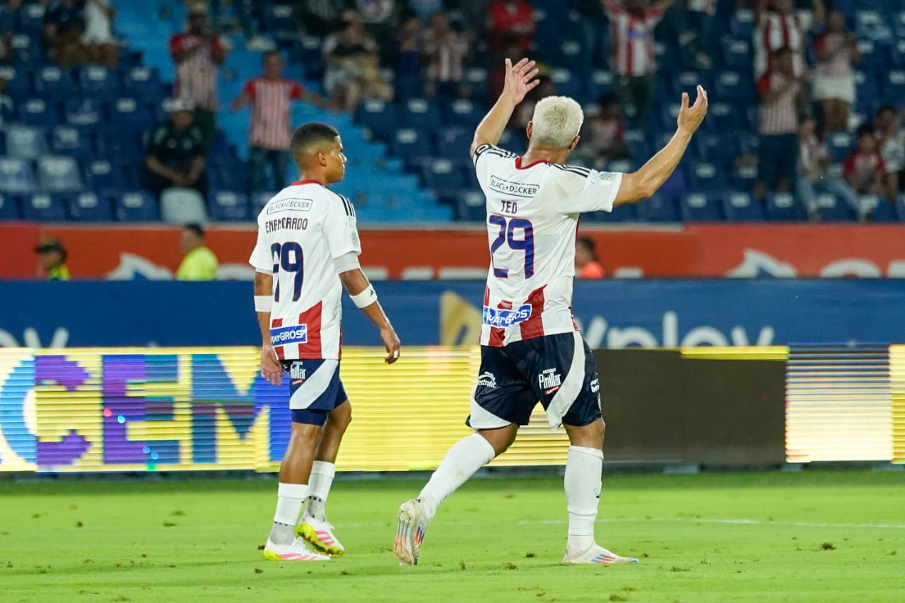 Celebración de Teófilo Gutiérrez. 