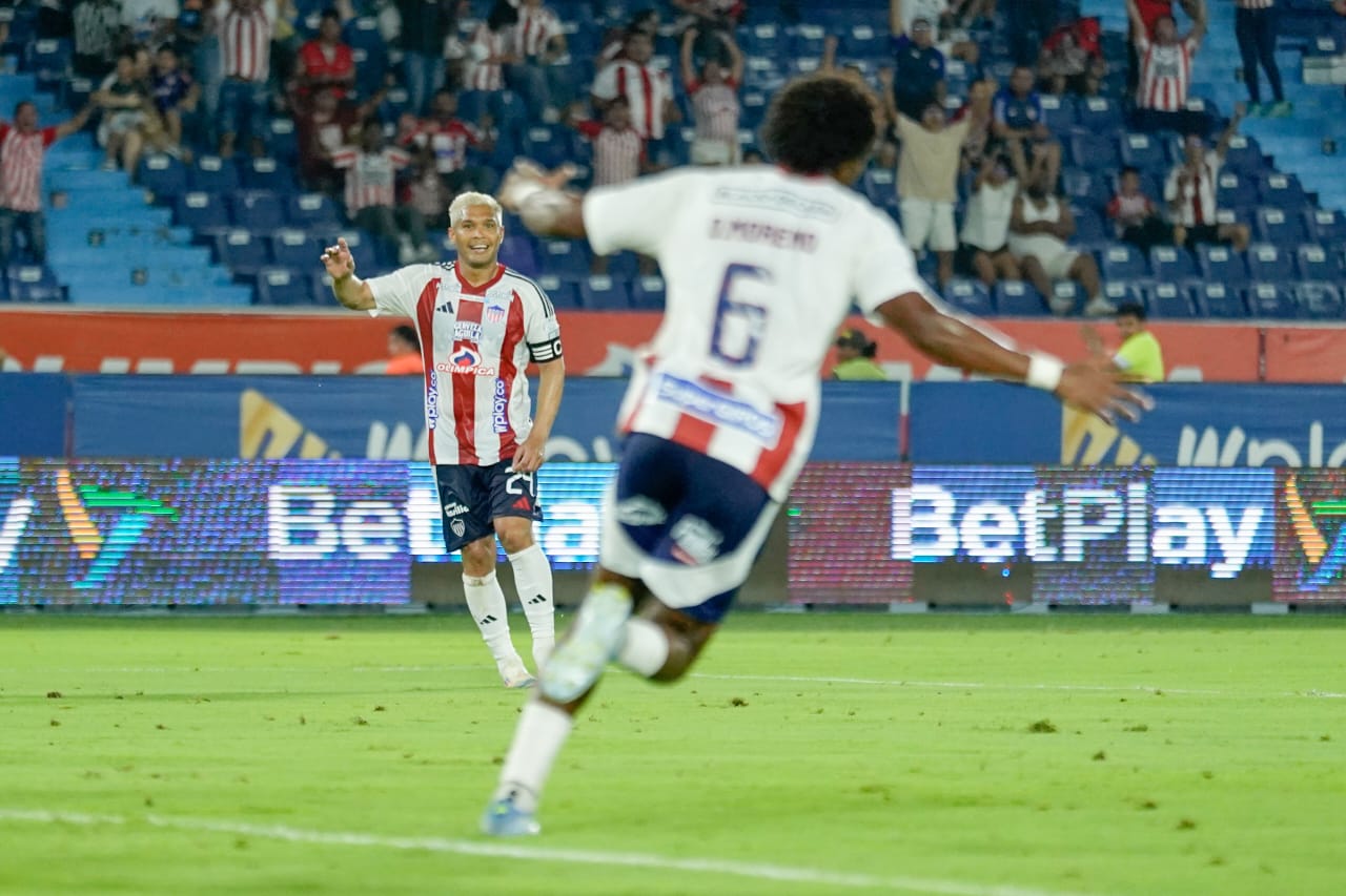 Aspecto del partido entre Junior y Fortaleza. 