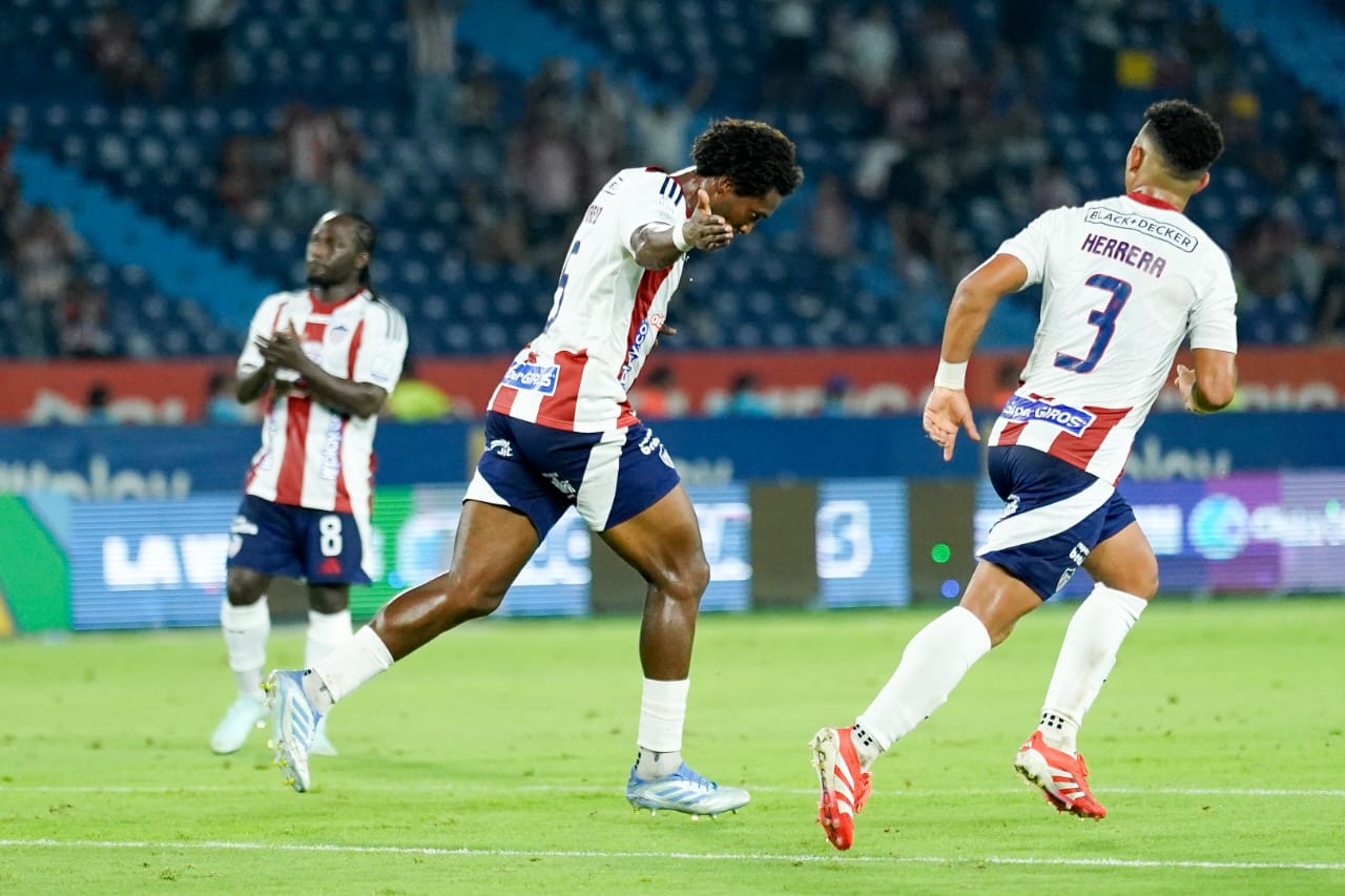 Aspecto del partido entre Junior y Fortaleza. 