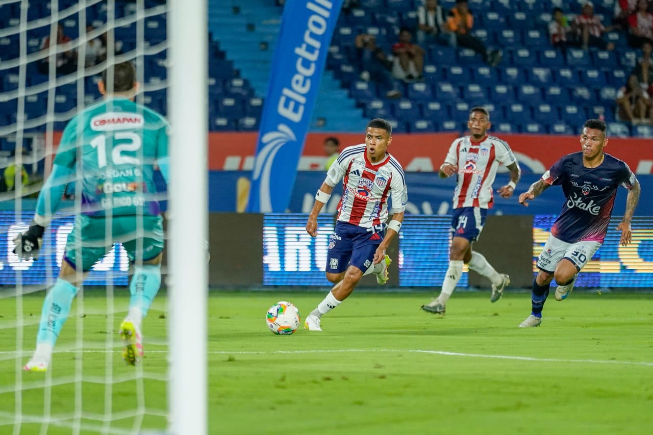 Aspecto del partido entre Junior y Fortaleza. 