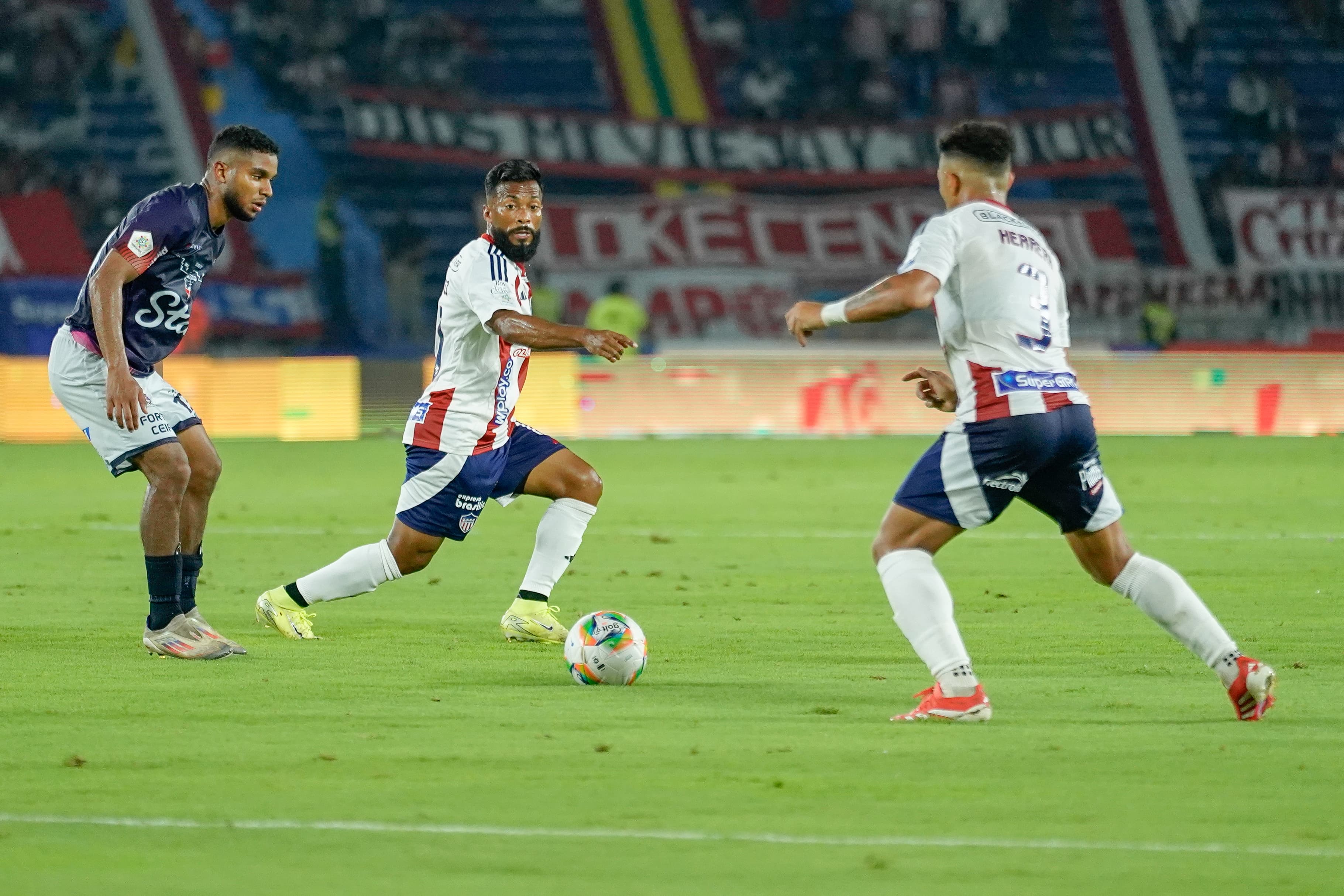 Aspecto del partido entre Junior y Fortaleza. 