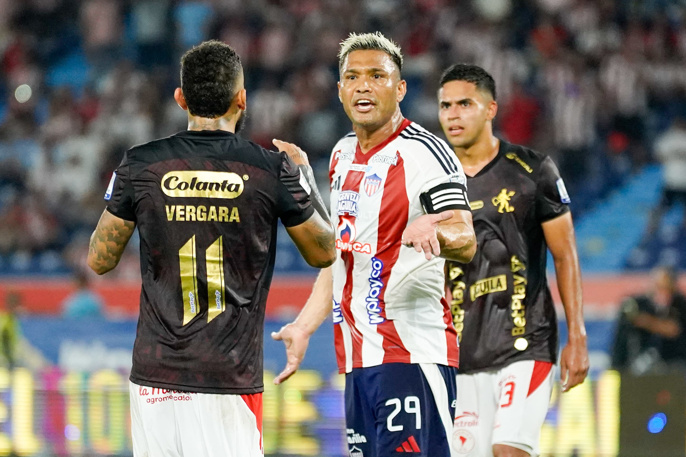 Teófilo Gutiérrez y la defensa del América.