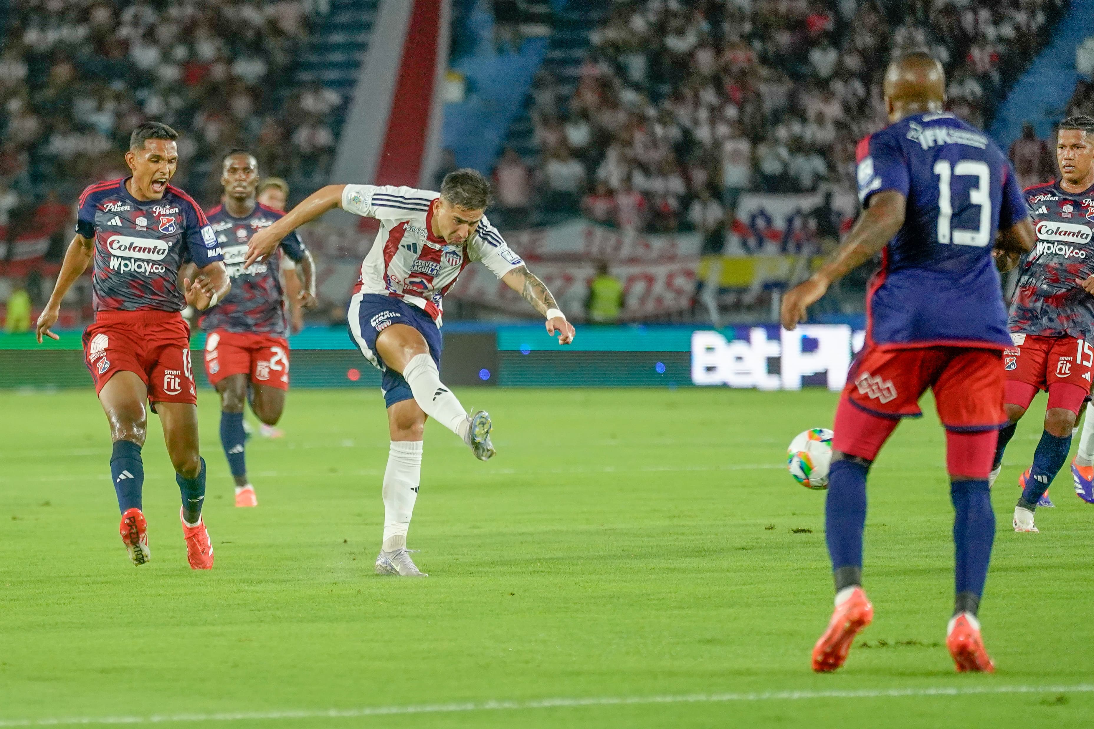 Disparo de Guillermo Paiva.