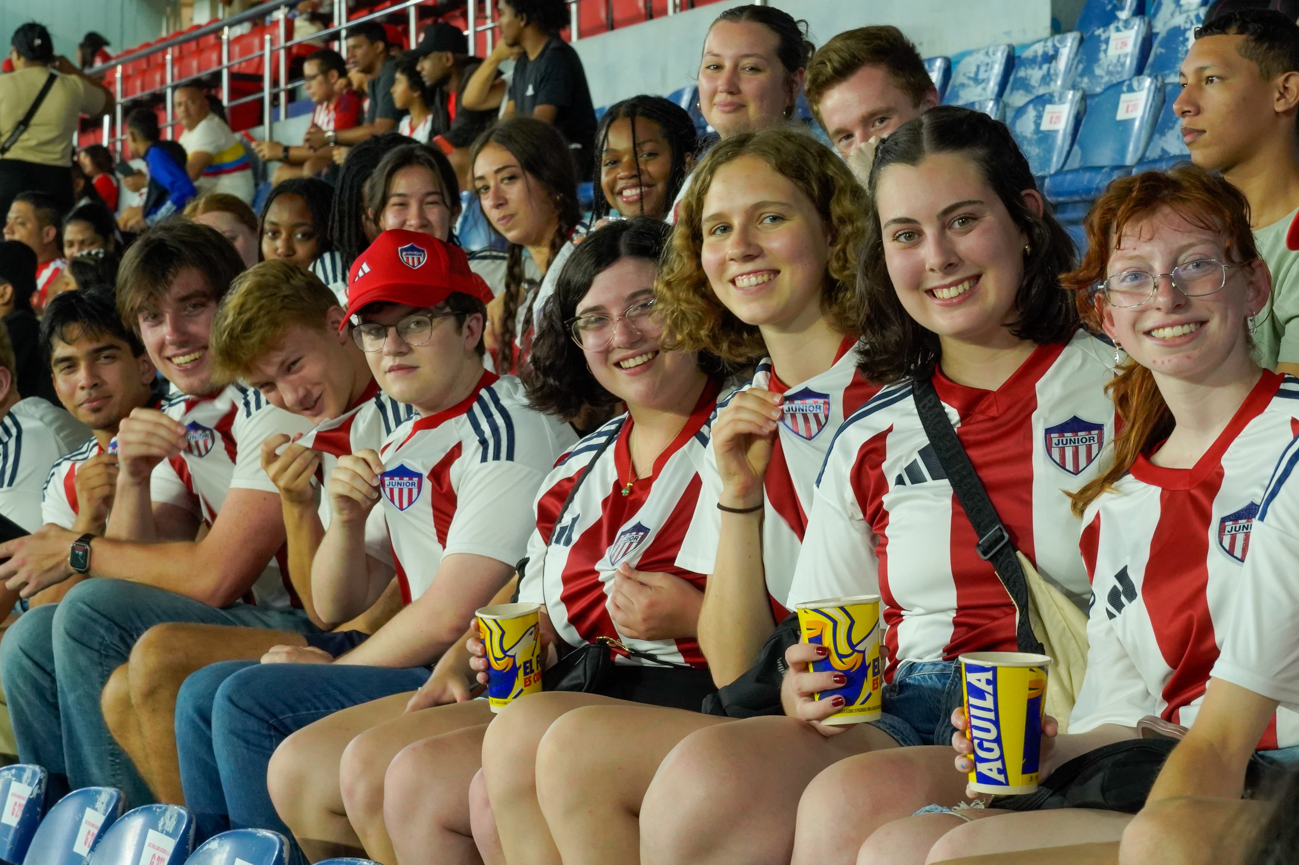 La hinchada rojiblanca que acompañó al equipo.