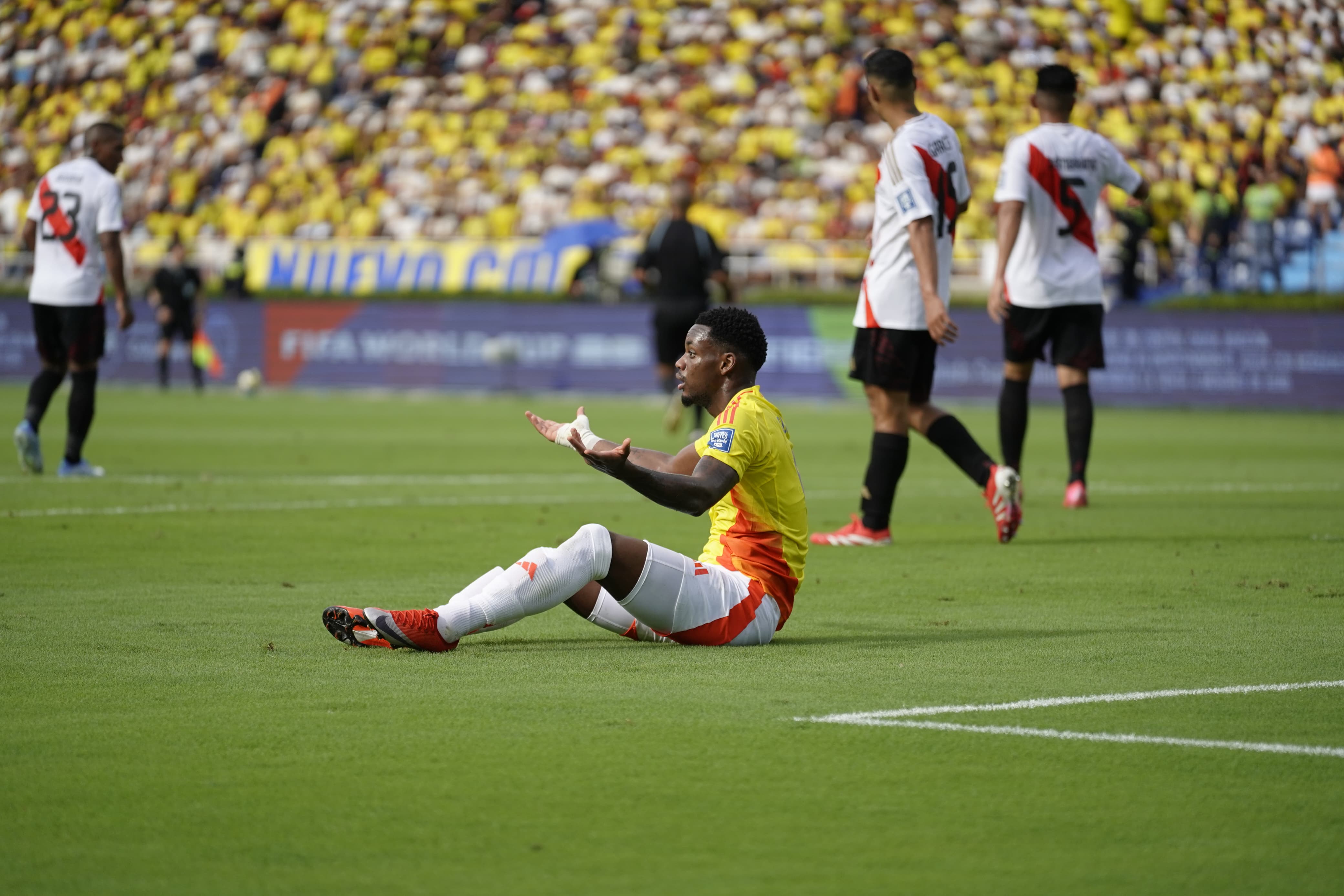 Jhon Jader Durán salió del partido al finalizar el primer tiempo por decisión del técnico Néstor Lorenzo.