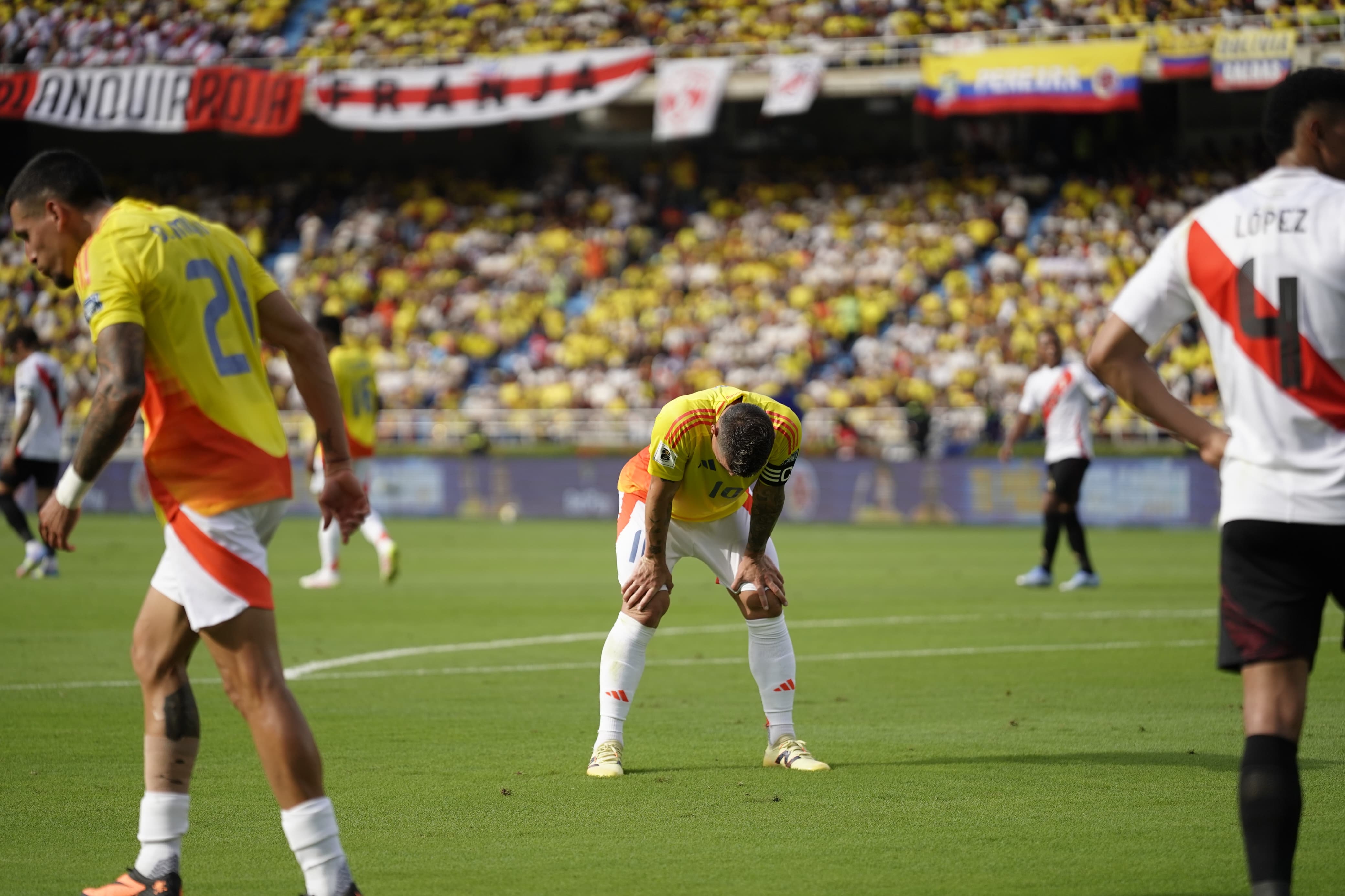 El lamento de Daniel Muñoz y James Rodríguez.