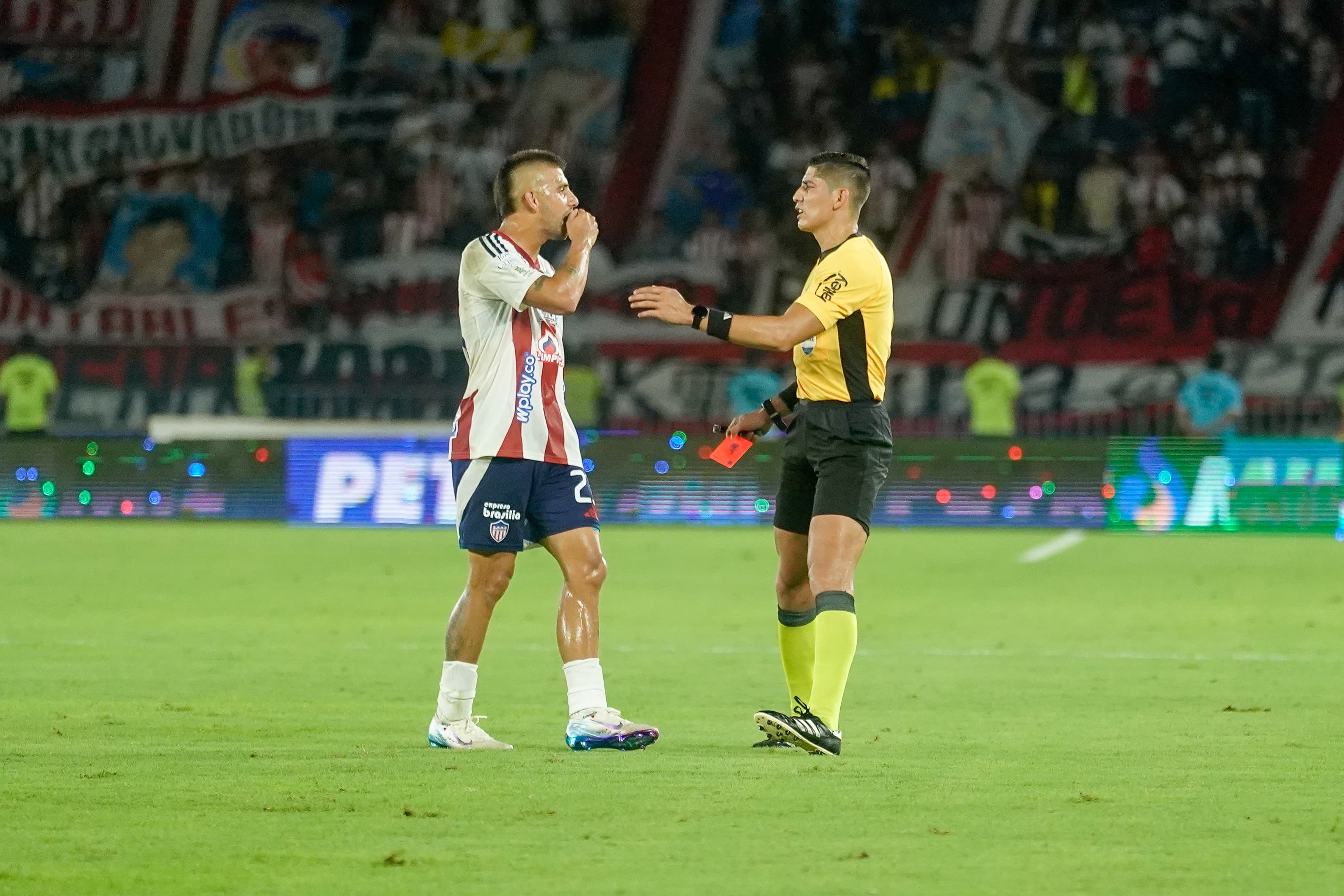 'Titi' Rodríguez vio la roja sobre el final del encuentro.