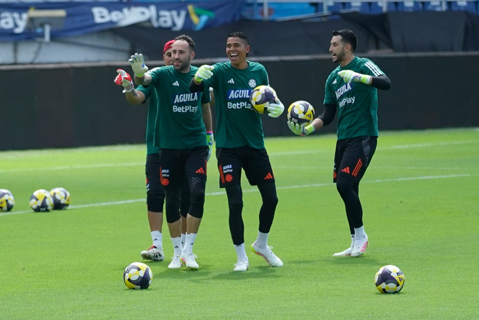David Ospina, Kevin Mier y Camilo Vargas, porteros de la Selección Colombia.