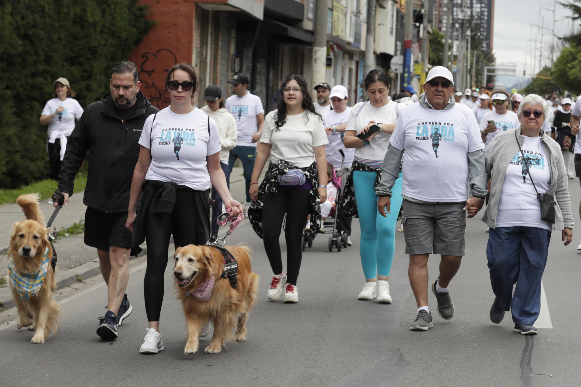 Colombianos rechazan la violencia en el país.