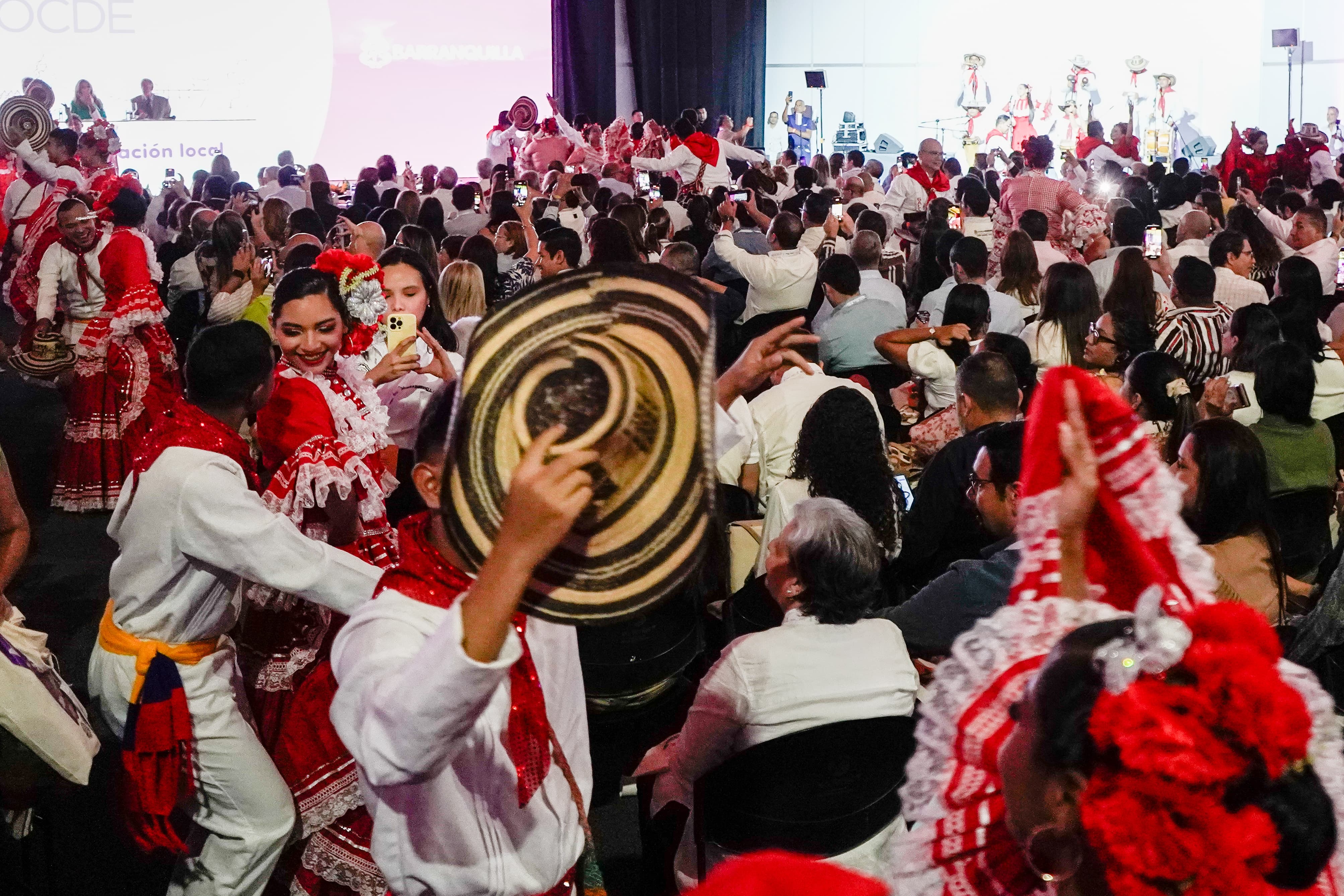 El primer día oficial  del foro contó con muestras culturales.                                                   