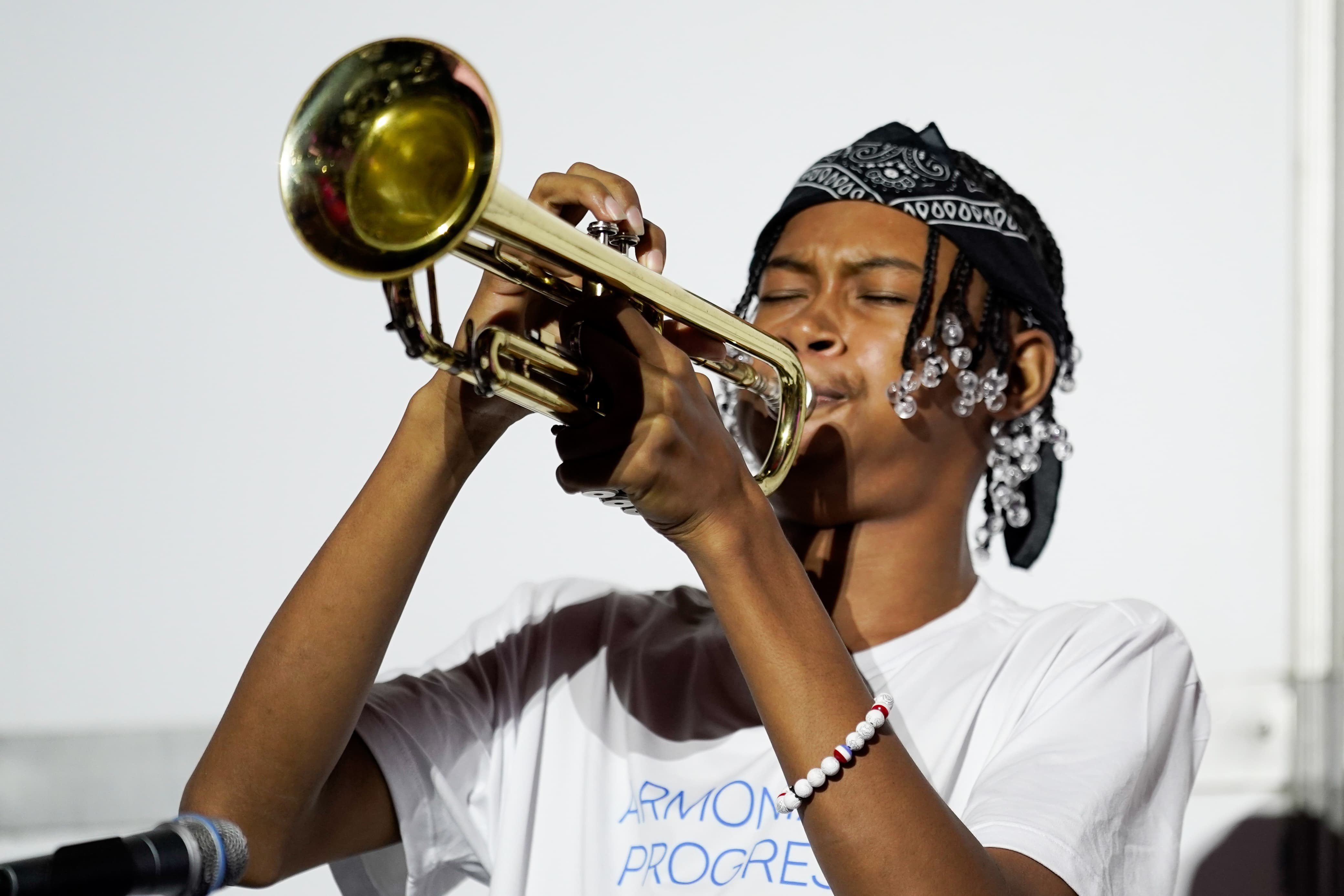 Grupo folclórico de Bolívar en el Foro de la OCDE