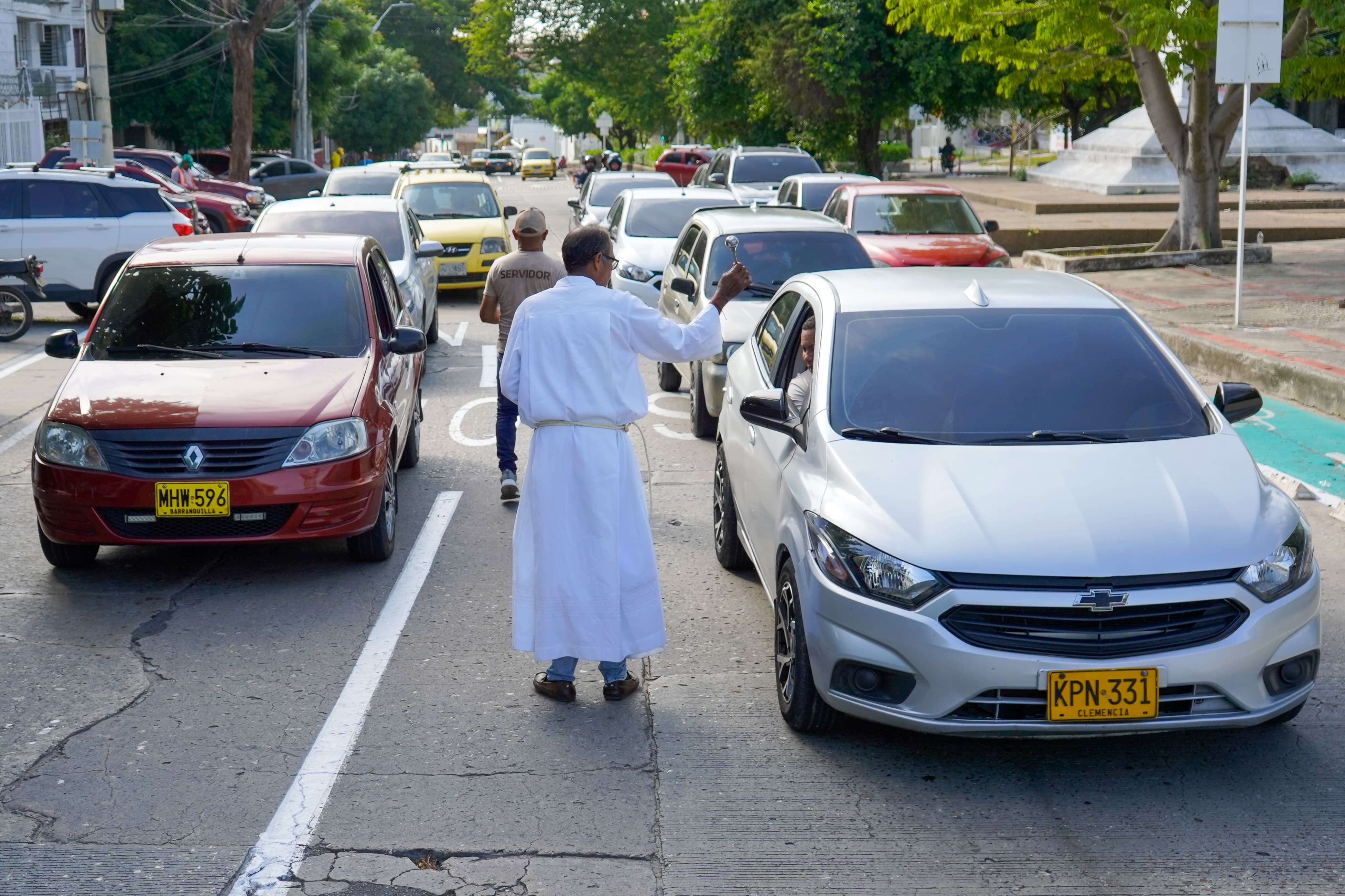 Caravana de carros en el día de la Virgen del Carmen.