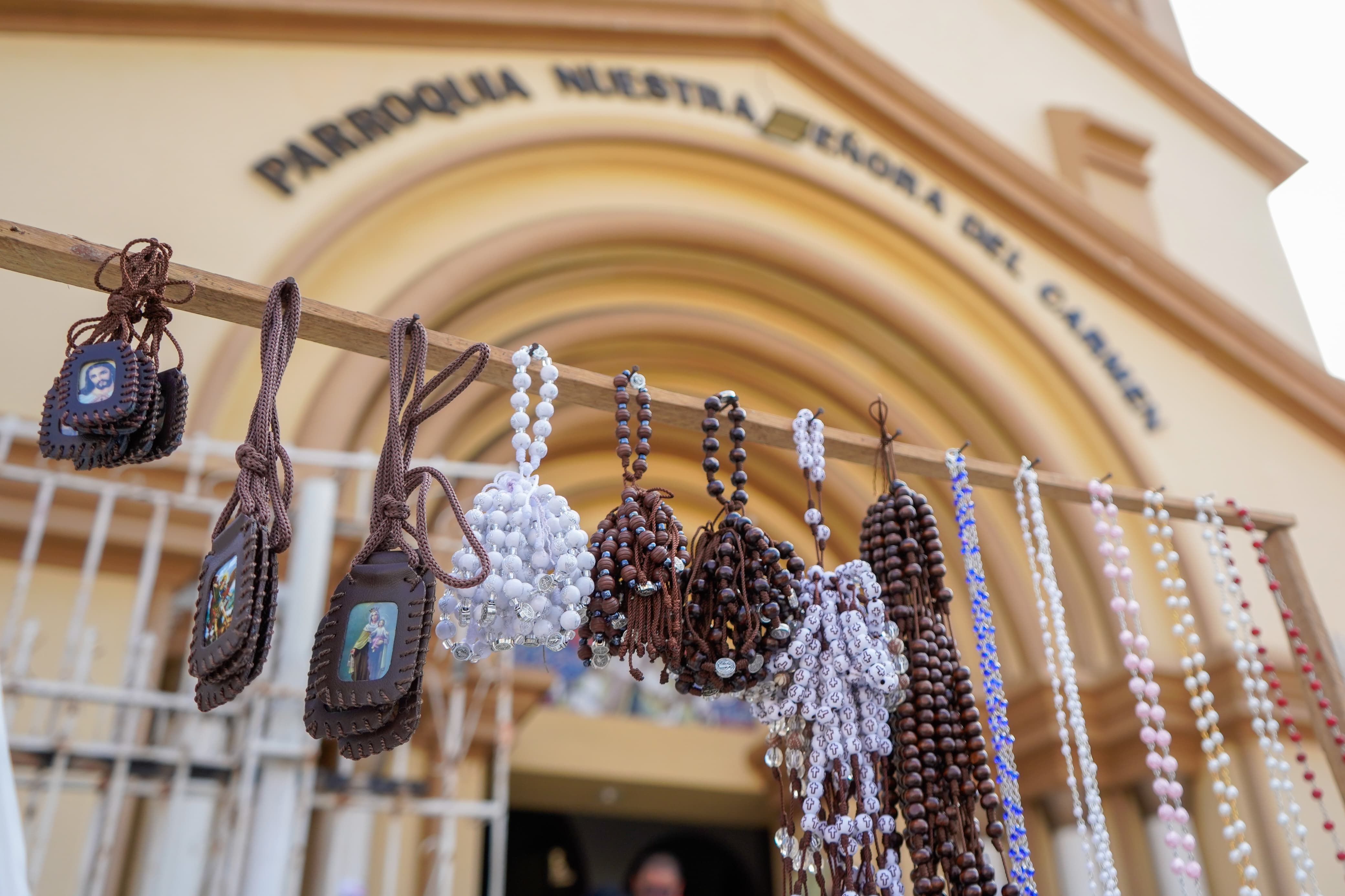 Recordatorios con imágenes de la Virgen del Carmen.