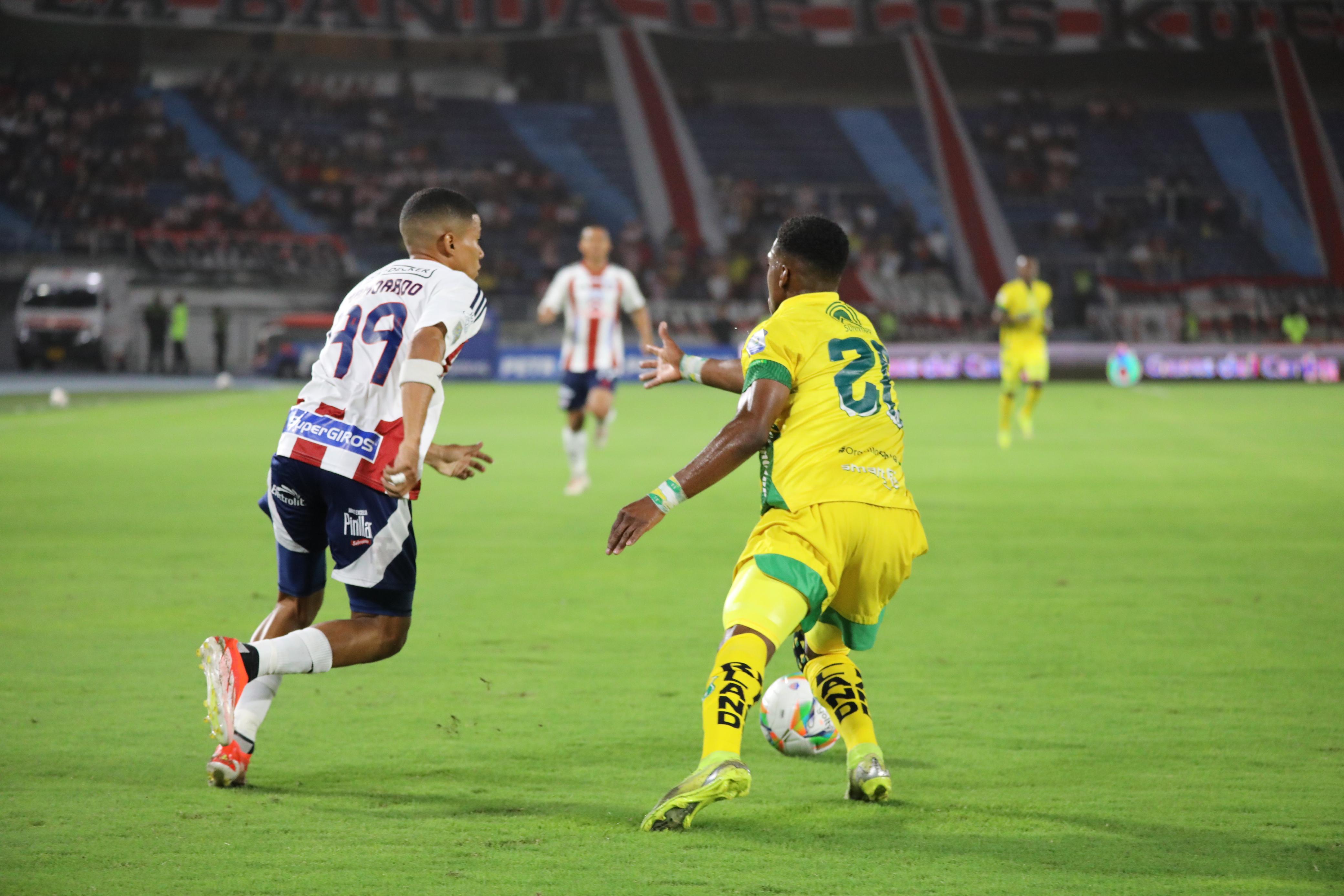 José Enamorado volvió a la titularidad.