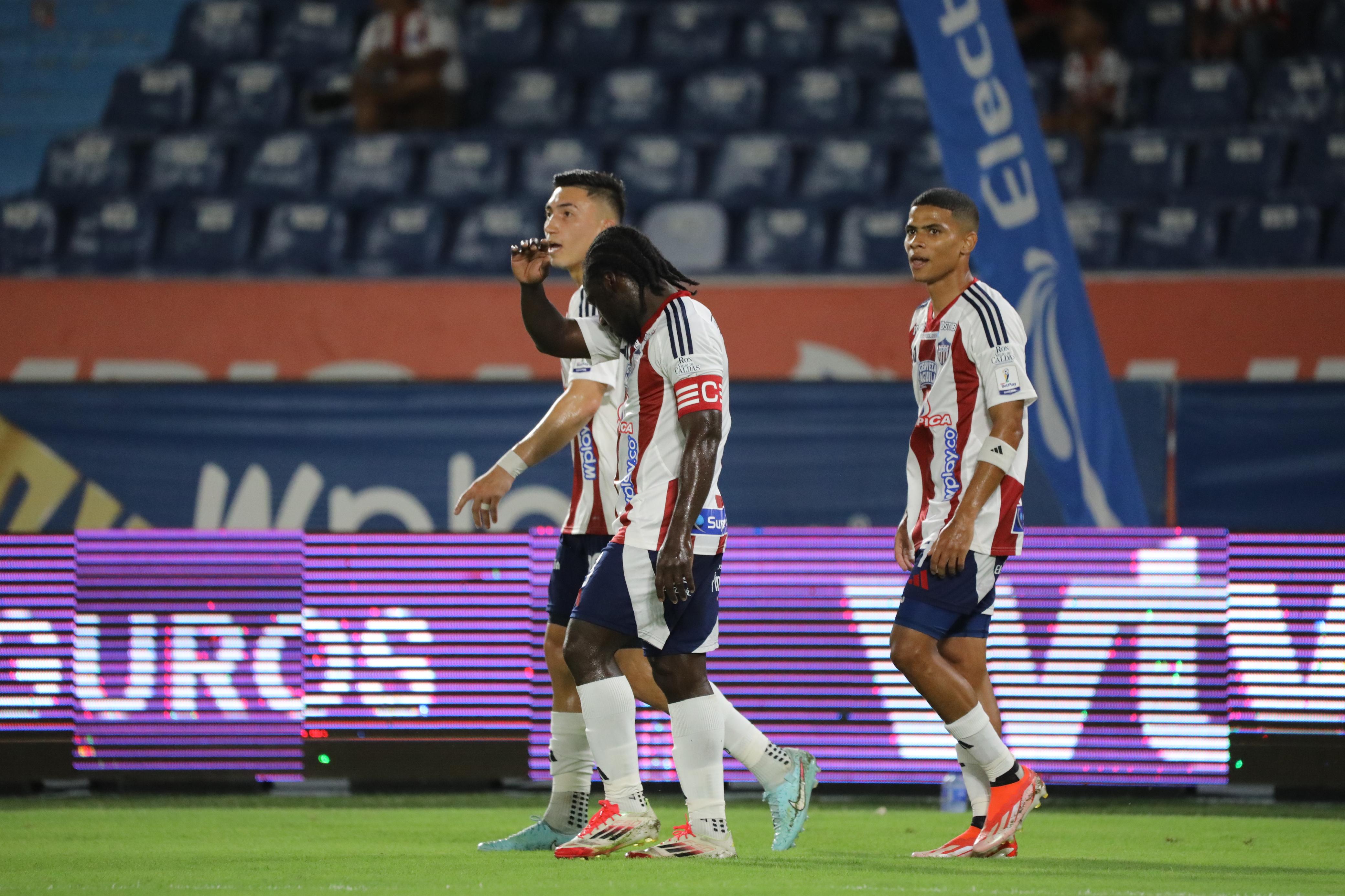 Junior abrió la cuenta a los 8 minutos. 