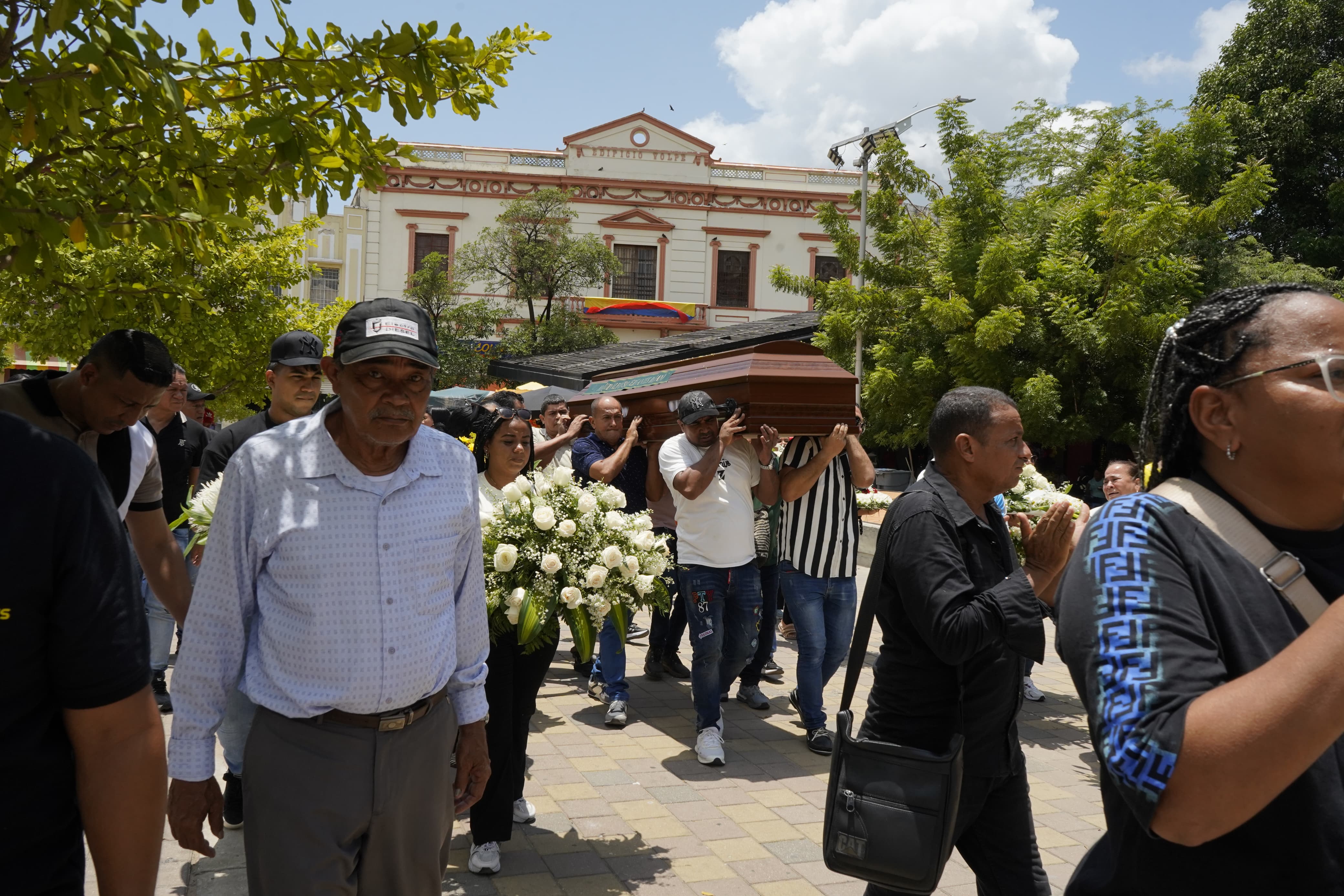 Los colegas de Joaquín lo acompañaron en sus exequias. 