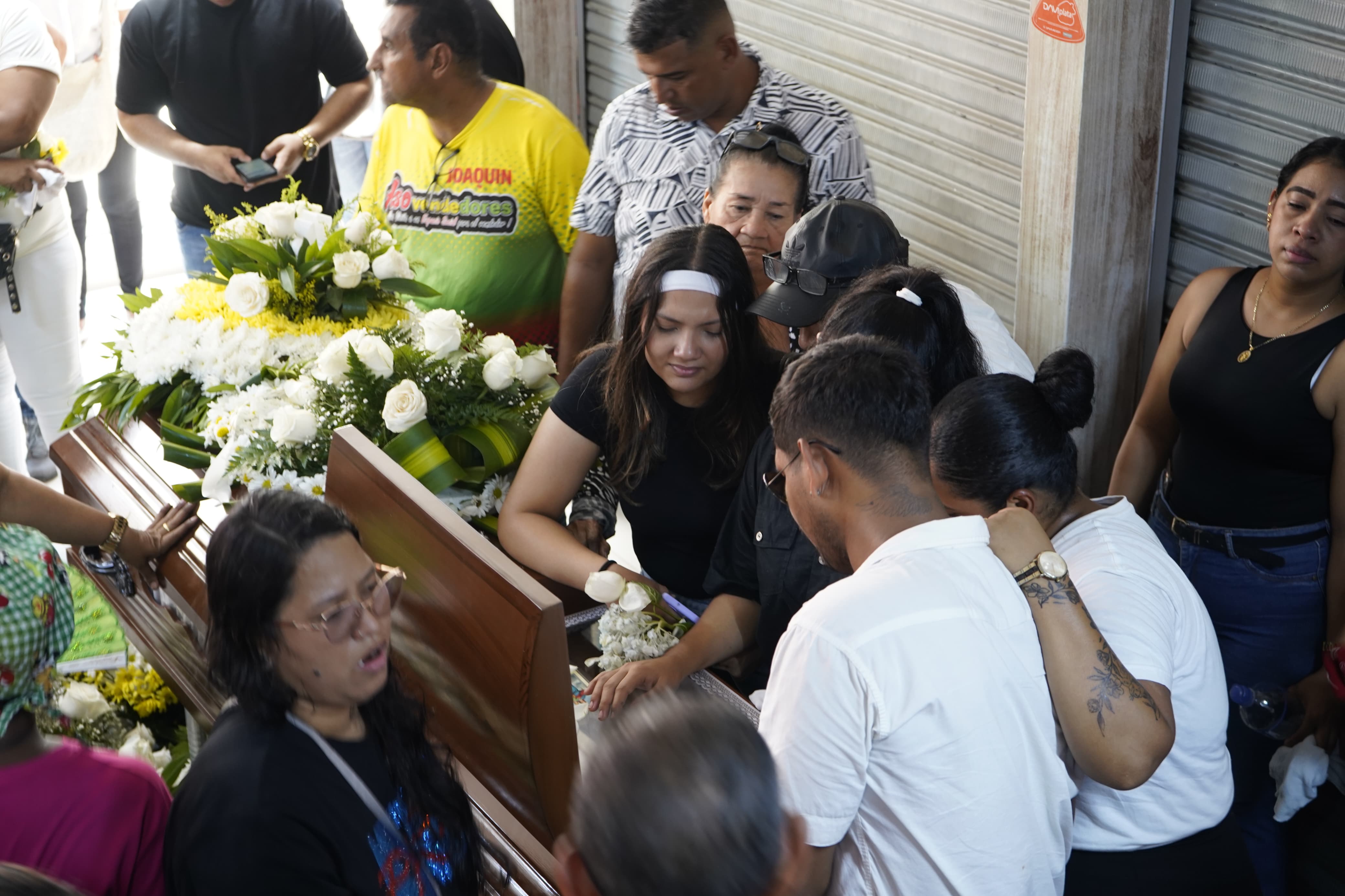 El féretro de Joaquín en su lugar de trabajo.