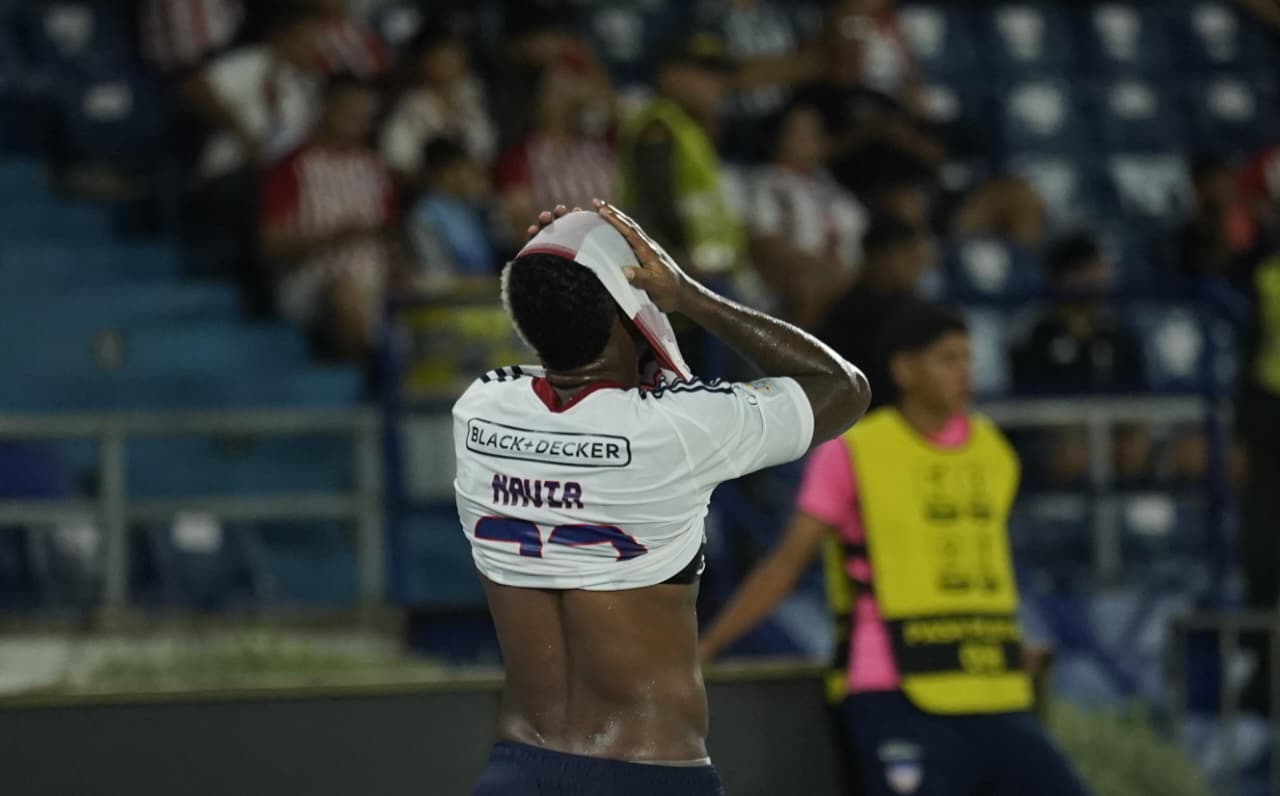 Jhon Navia salió lesionado en la primera etapa.