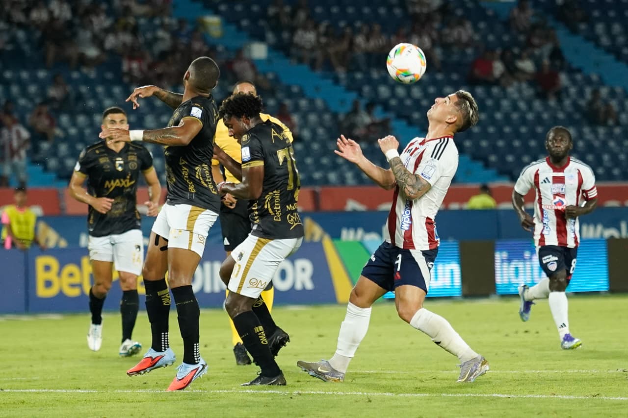 Aspecto del partido esta noche en el Mretropolitano. 