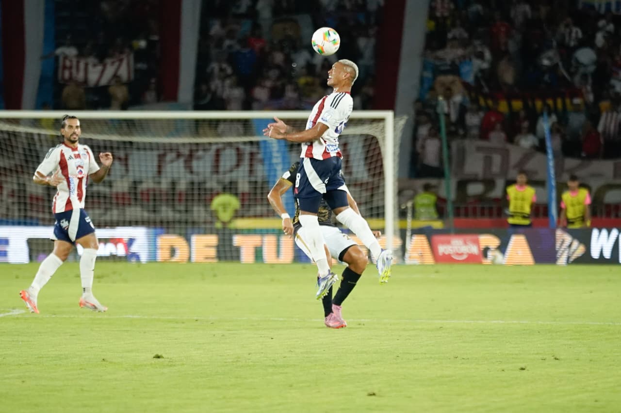 Aspecto del partido esta noche en el Mretropolitano. 