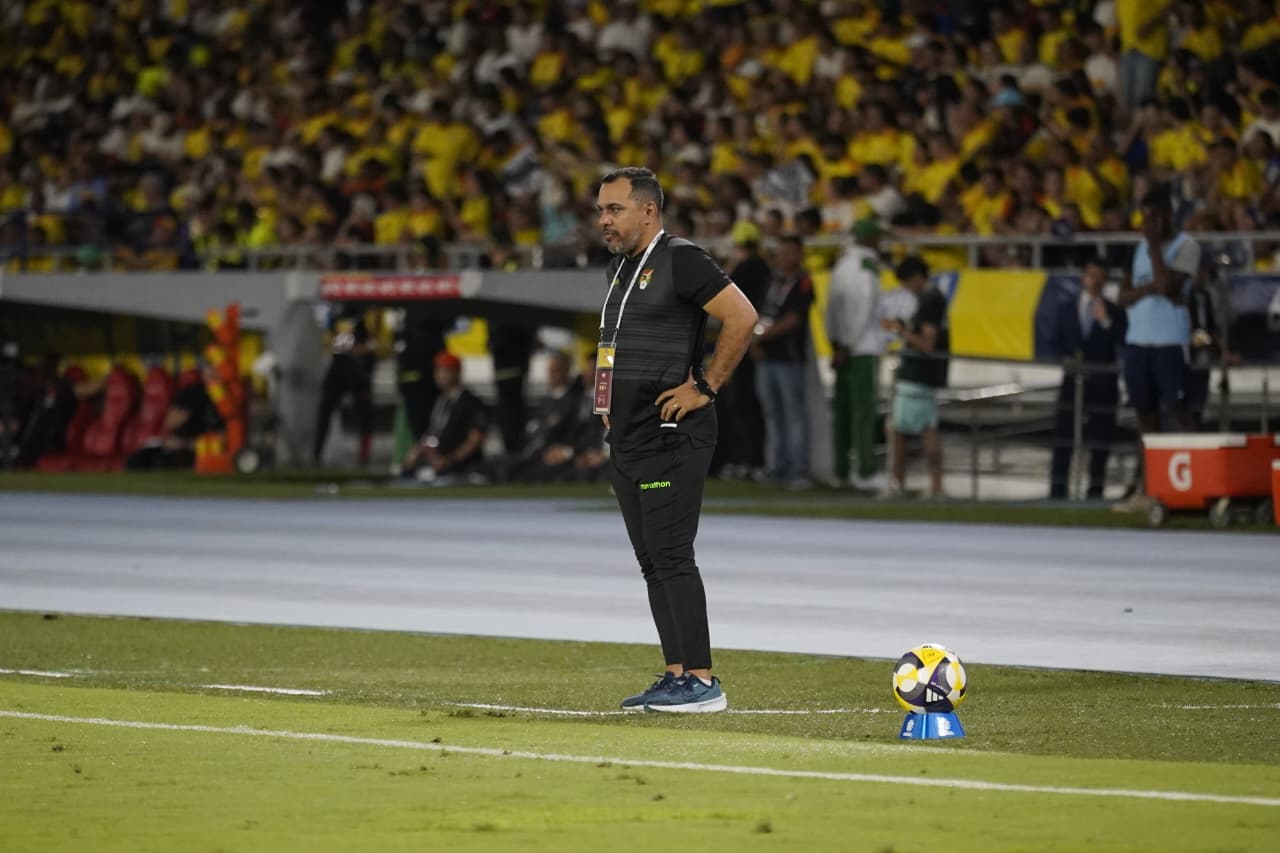 Óscar Villegas, técnico de Bolivia.