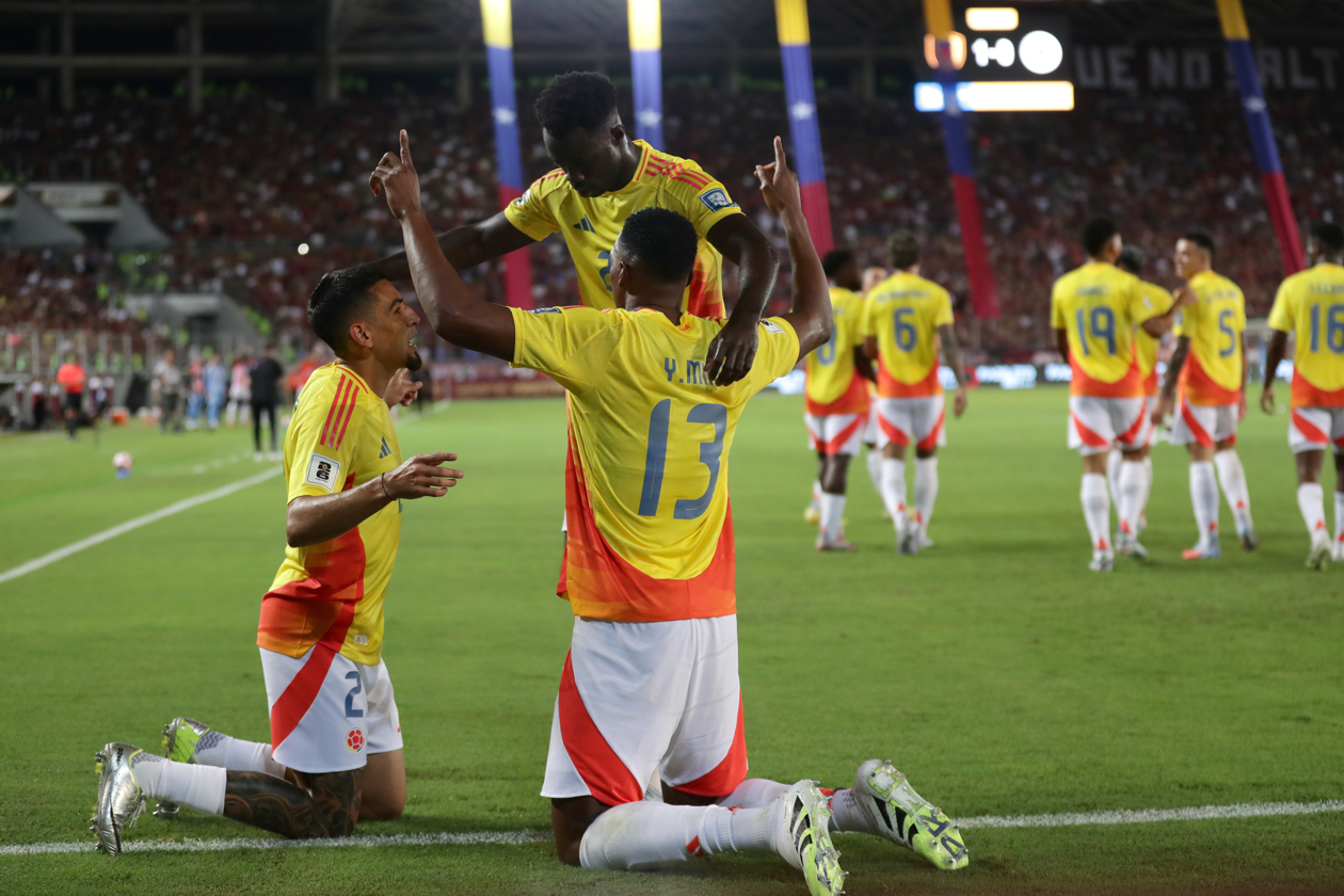 Yerry Mina anotó el primero para Colombia.