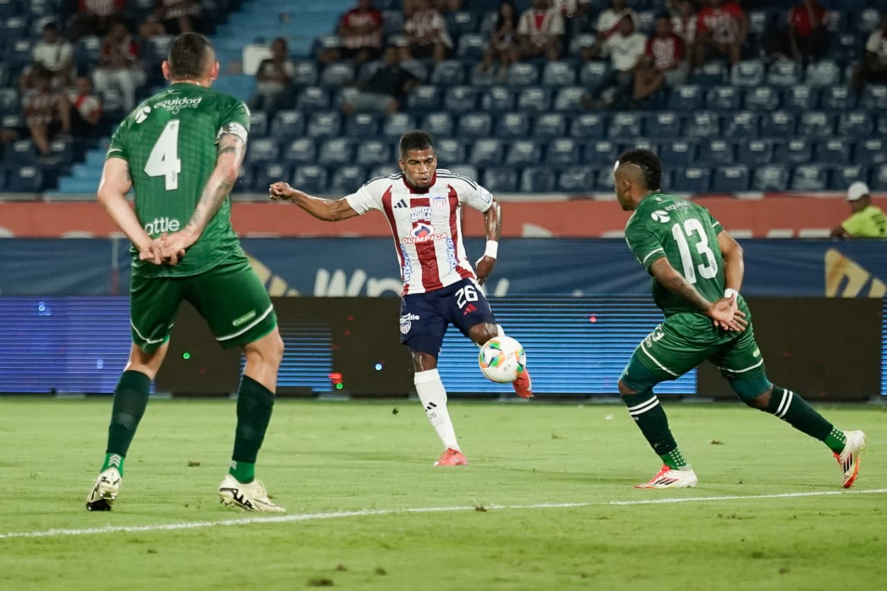 Aspecto del partido entre Junior y Equidad. 