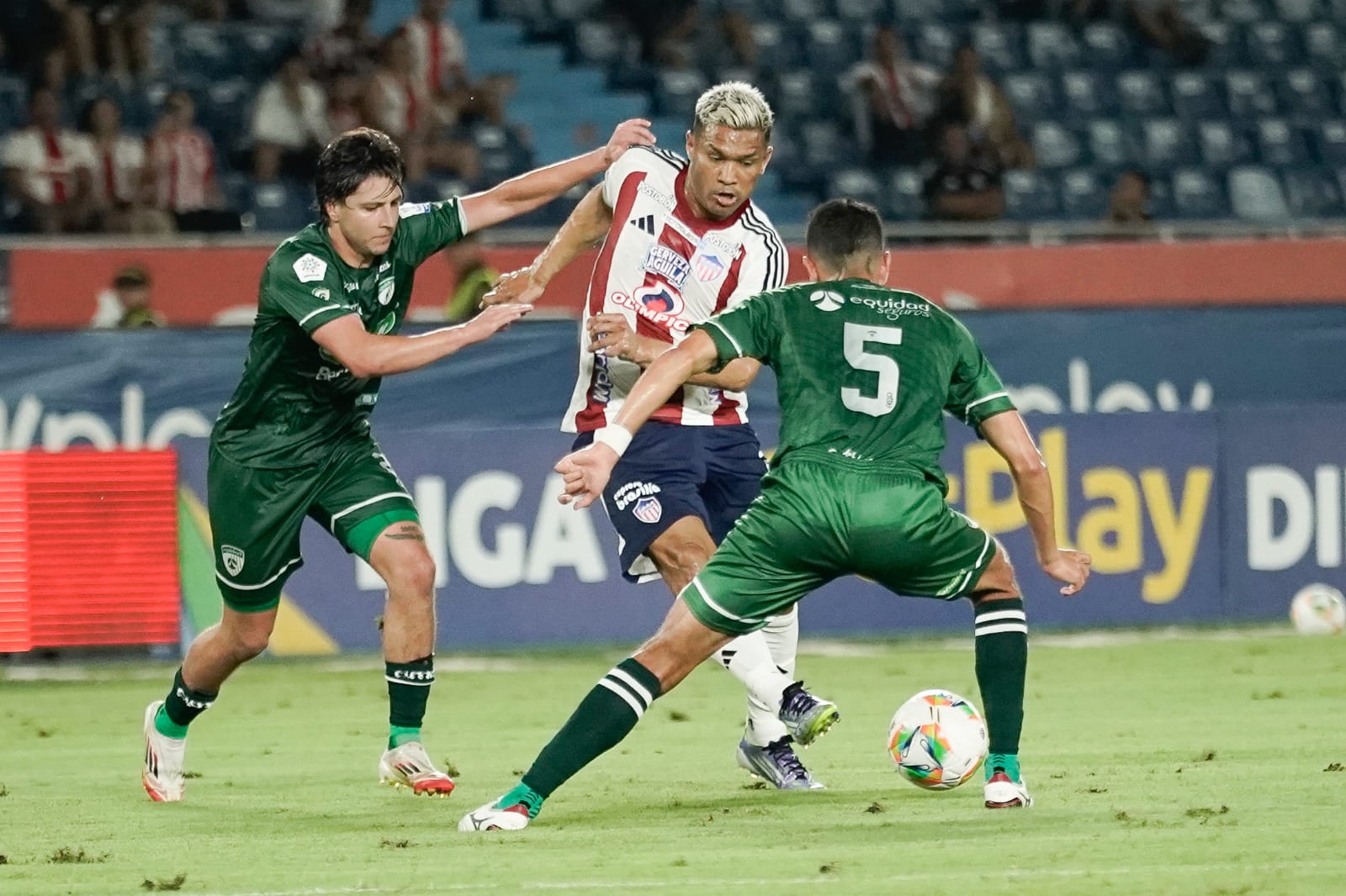 Aspecto del partido entre Junior y Equidad. 