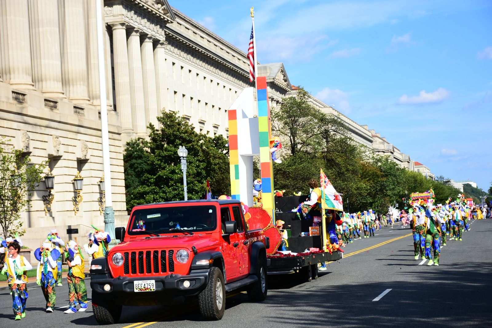 La Ventana al Mundo, presente en el desfile.