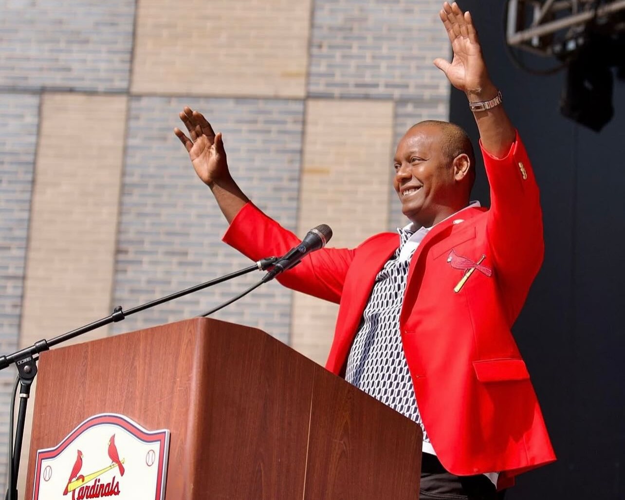 Rentería dio un discurso en inglés tras ponerse la chaqueta roja.