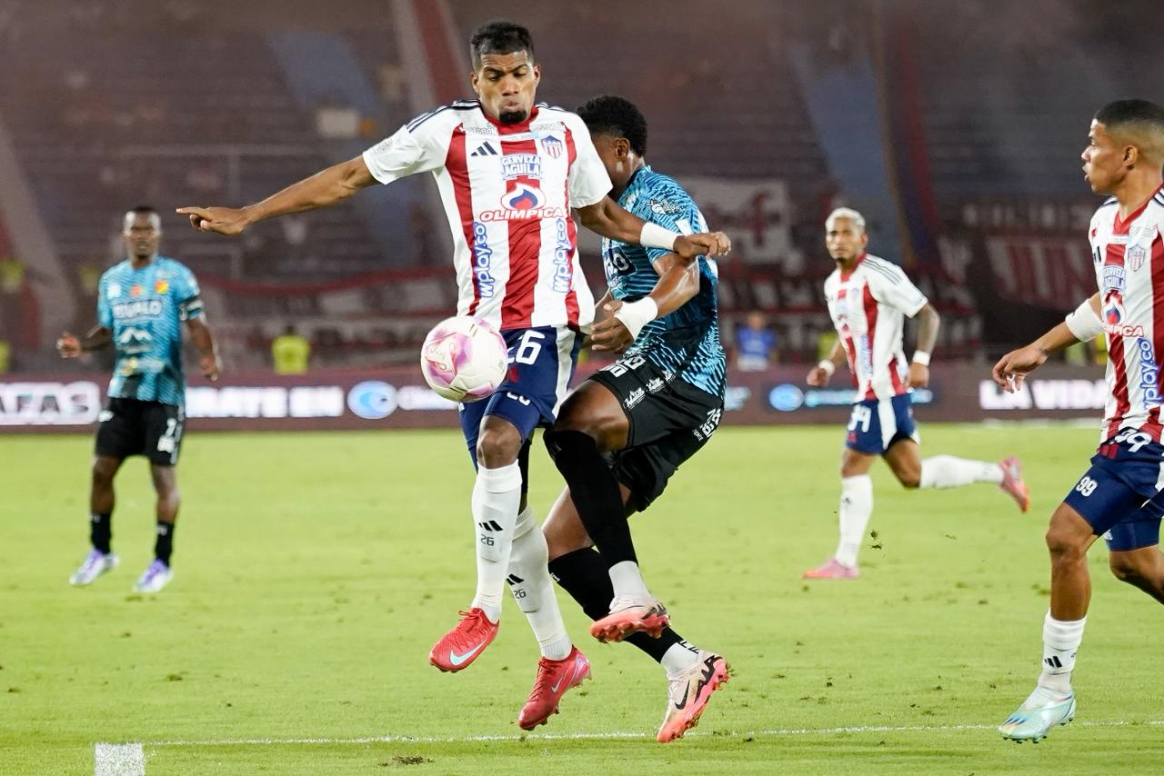 Aspecto del partido de esta noche entre Junior y Deportivo Pereira. 