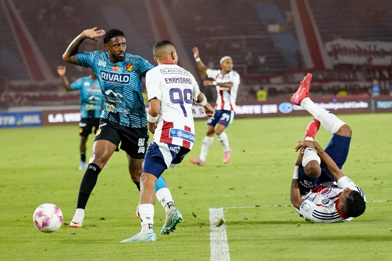 Aspecto del partido de esta noche entre Junior y Deportivo Pereira. 