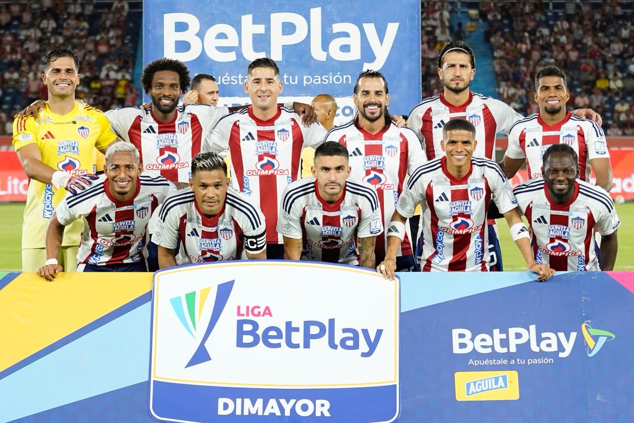 El equipo 'tiburón' ante de iniciar el partido. 