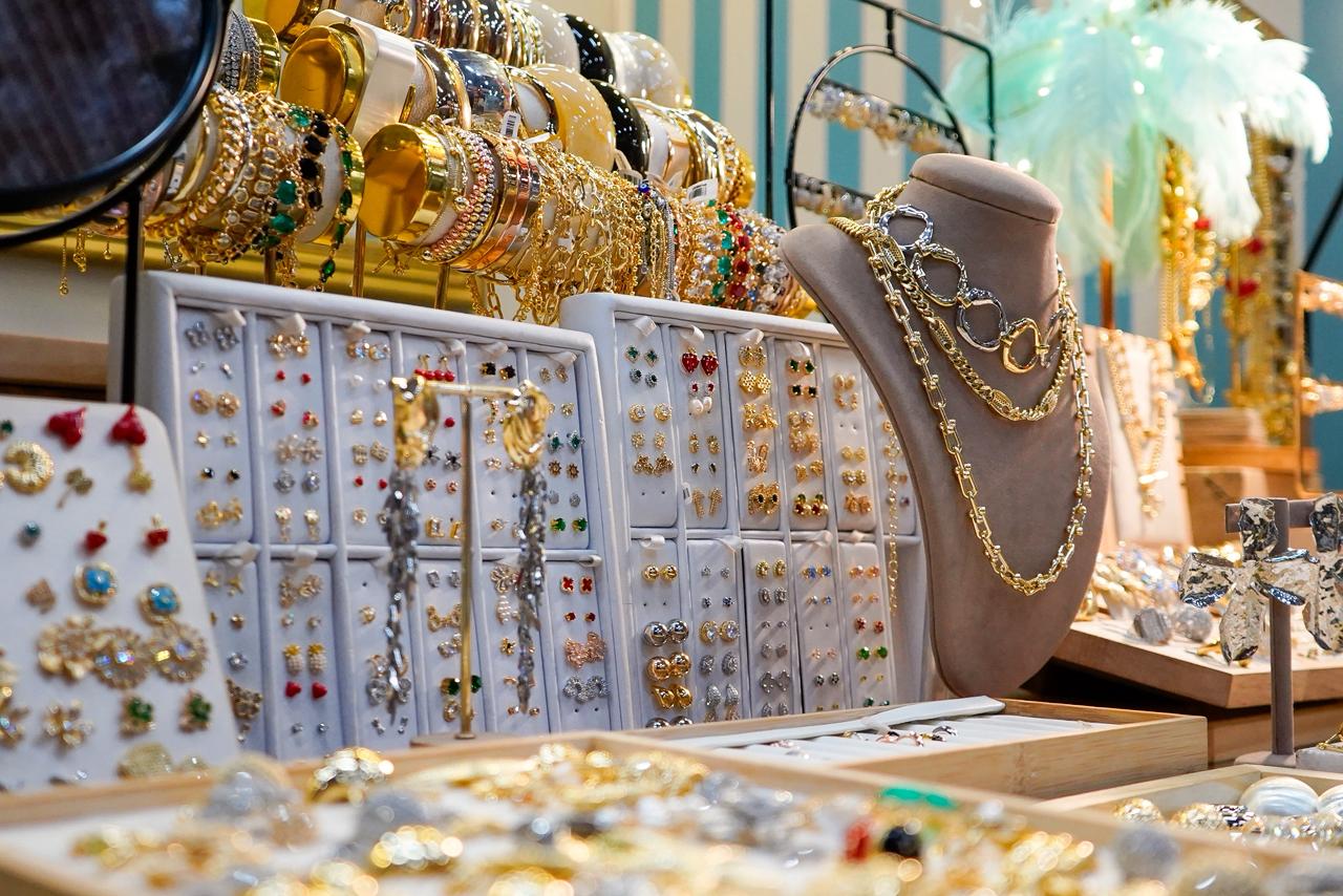 'Bezaleel', línea de accesorios.