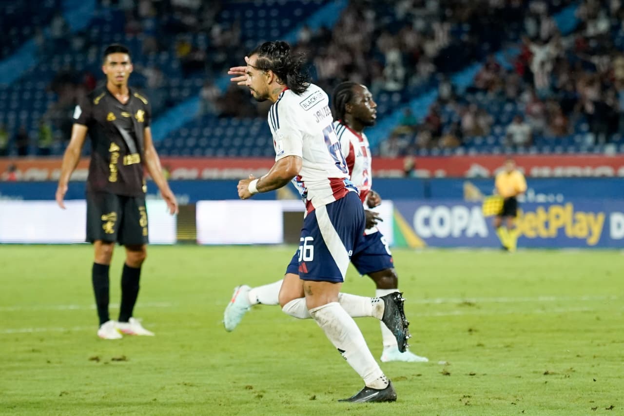 Báez celebrando su anotación.