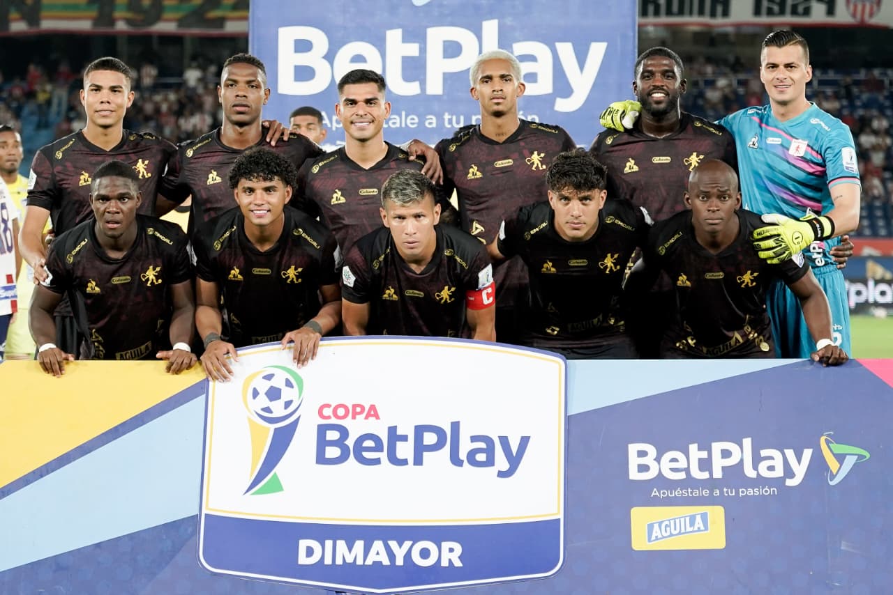 El equipo de América formado.