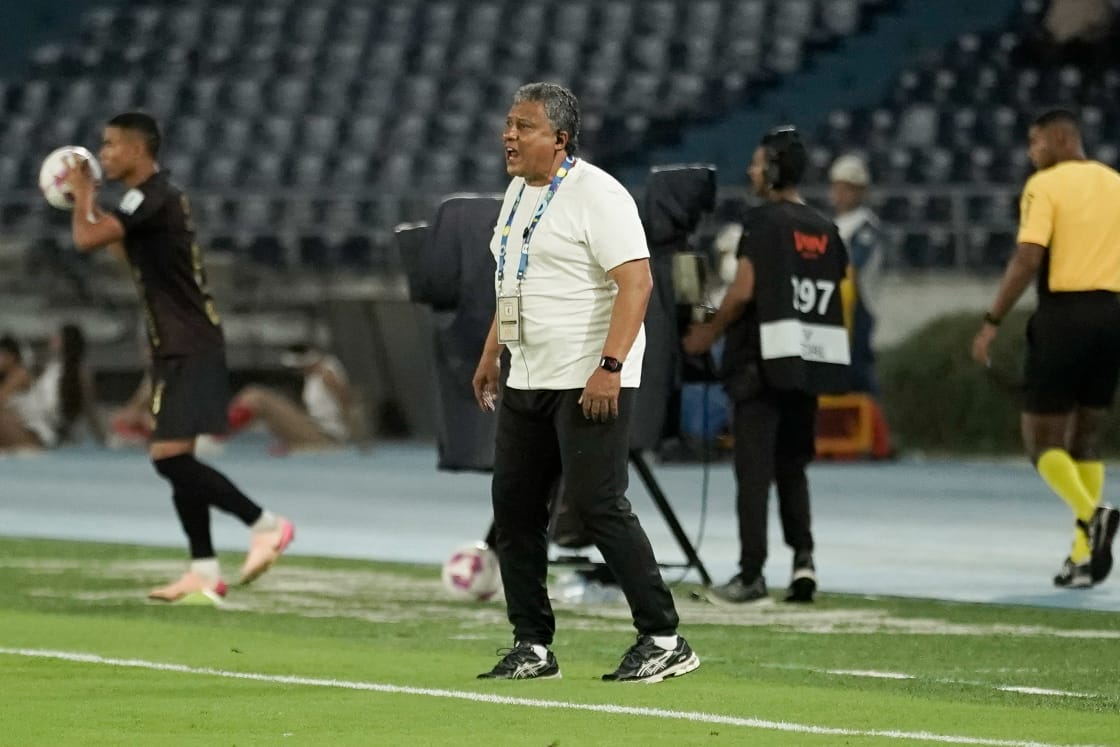 Alex Escobar, técnico del América.
