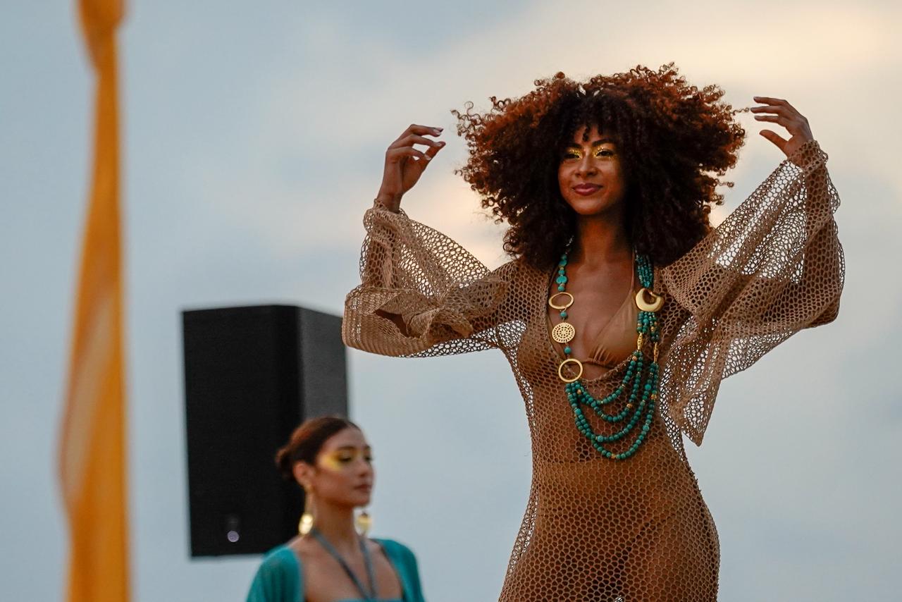 Las mallas predominan en esta colección.