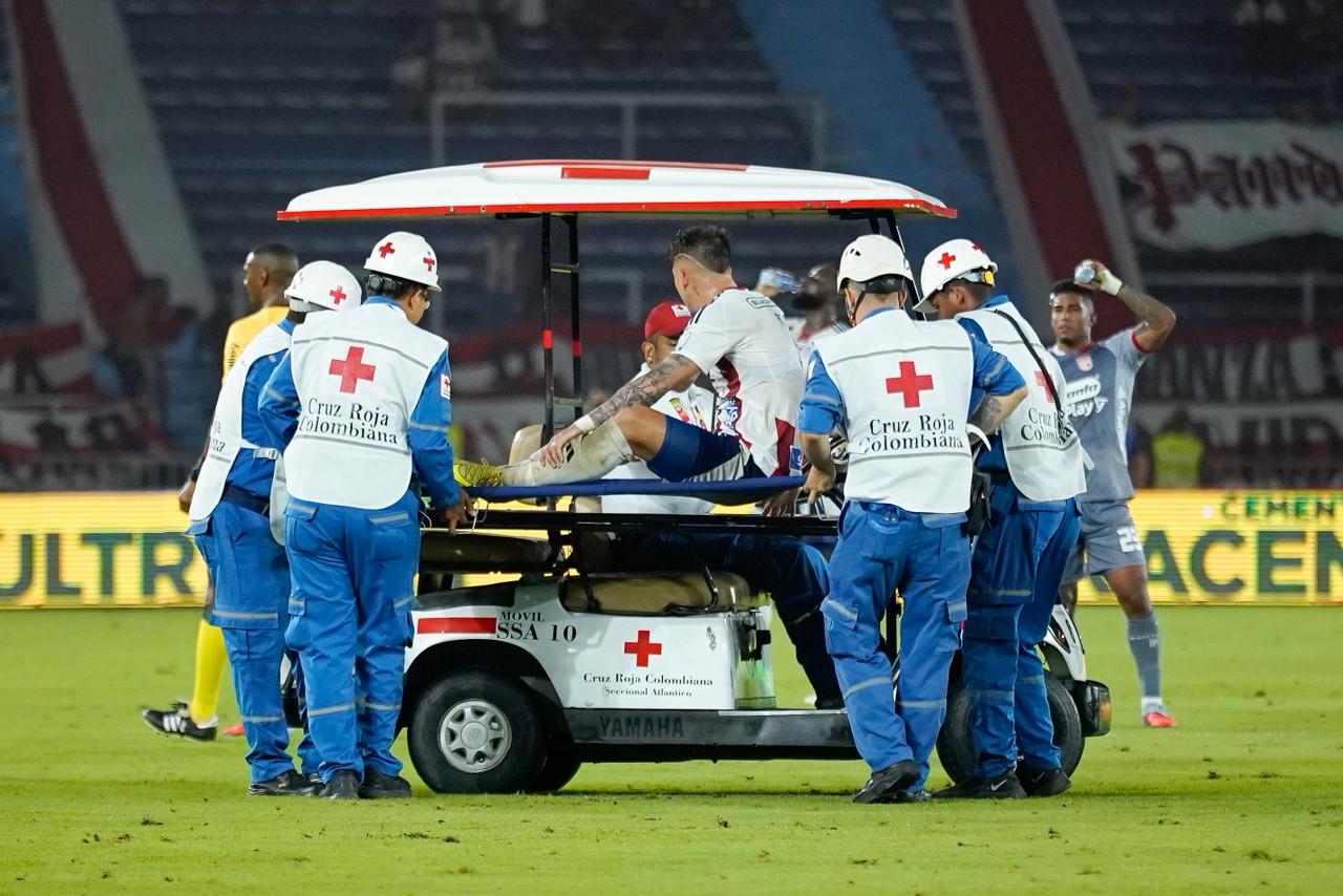 Paiva salió reemplazado en un carrito.