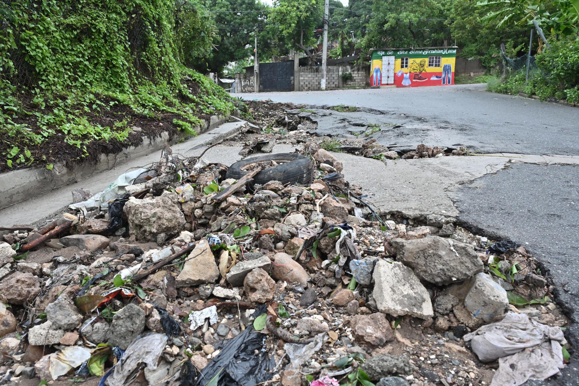 Piedras arrastradas por las fuertes lluvias. 
