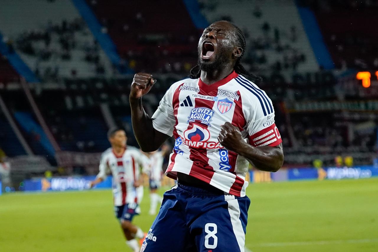 Yimmi Chará celebrando su gol.